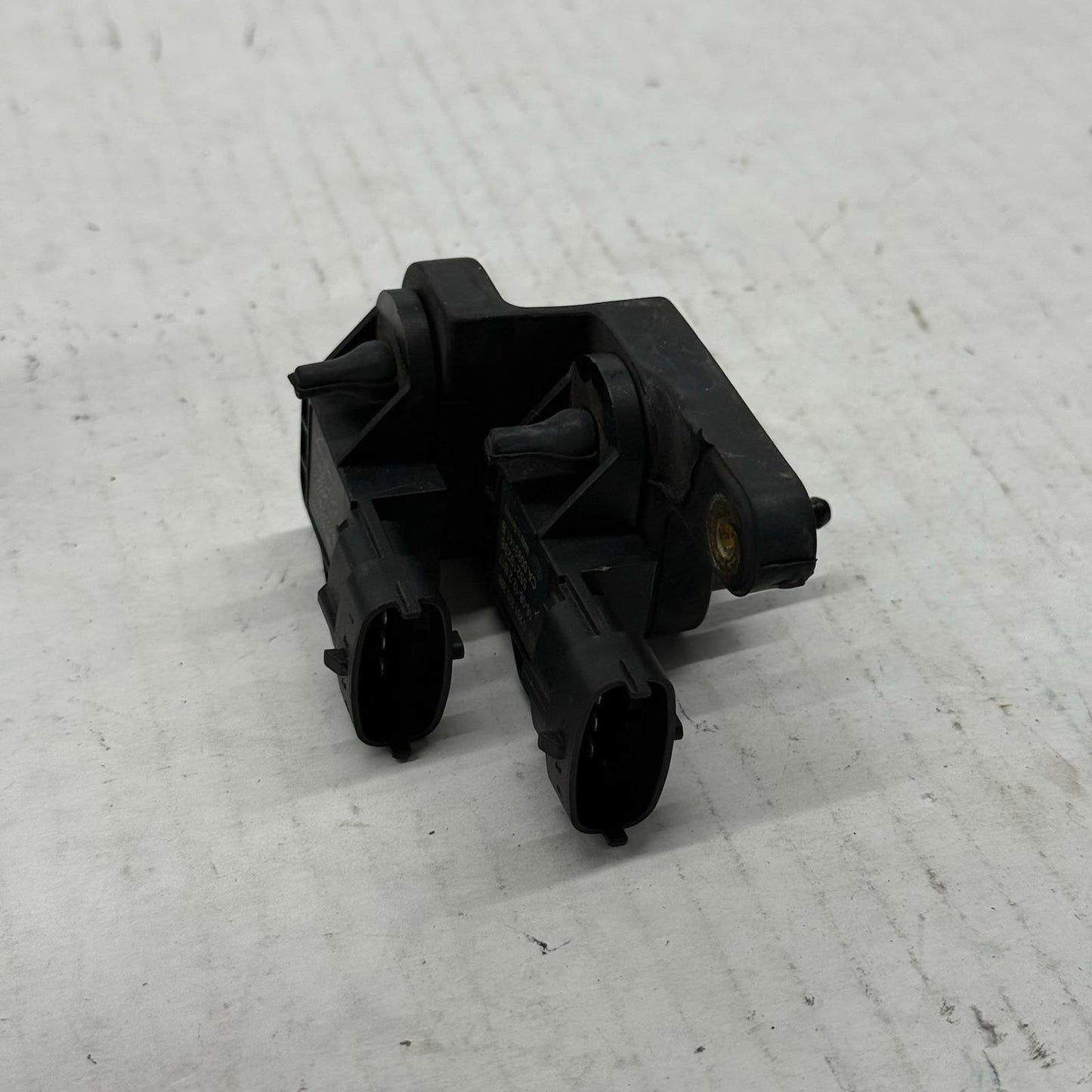 10 Ducati Hypermotard 1100 Mass Air Flow Sensor MAP MAF STOCK