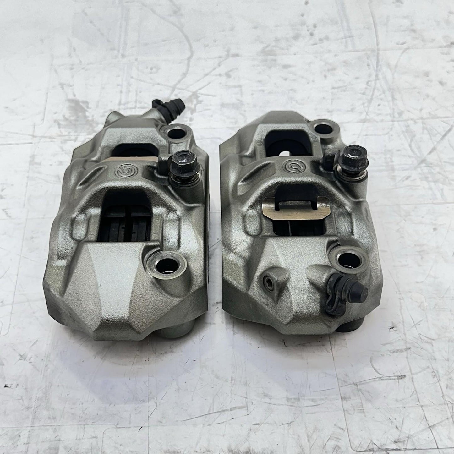 2017 - 2019 HONDA CBR 1000RR SP FRONT BRAKE CALIPERS LEFT RIGHT SET BOLTS BREMBO