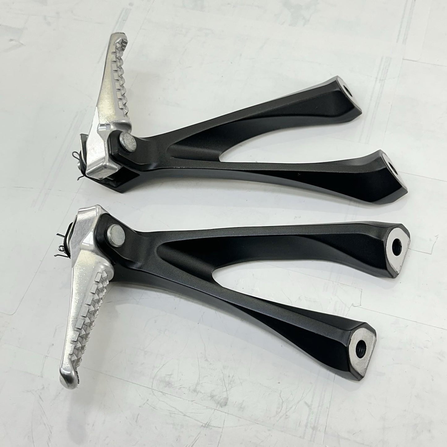 2017 - 2019 HONDA CBR 1000RR SP PASSENGER PEGS REAR FOOT LEG REST LEFT RIGHT SET