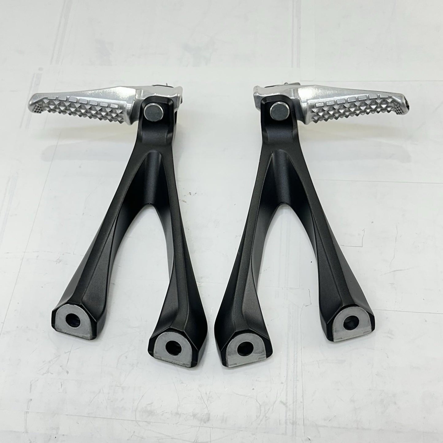 2017 - 2019 HONDA CBR 1000RR SP PASSENGER PEGS REAR FOOT LEG REST LEFT RIGHT SET