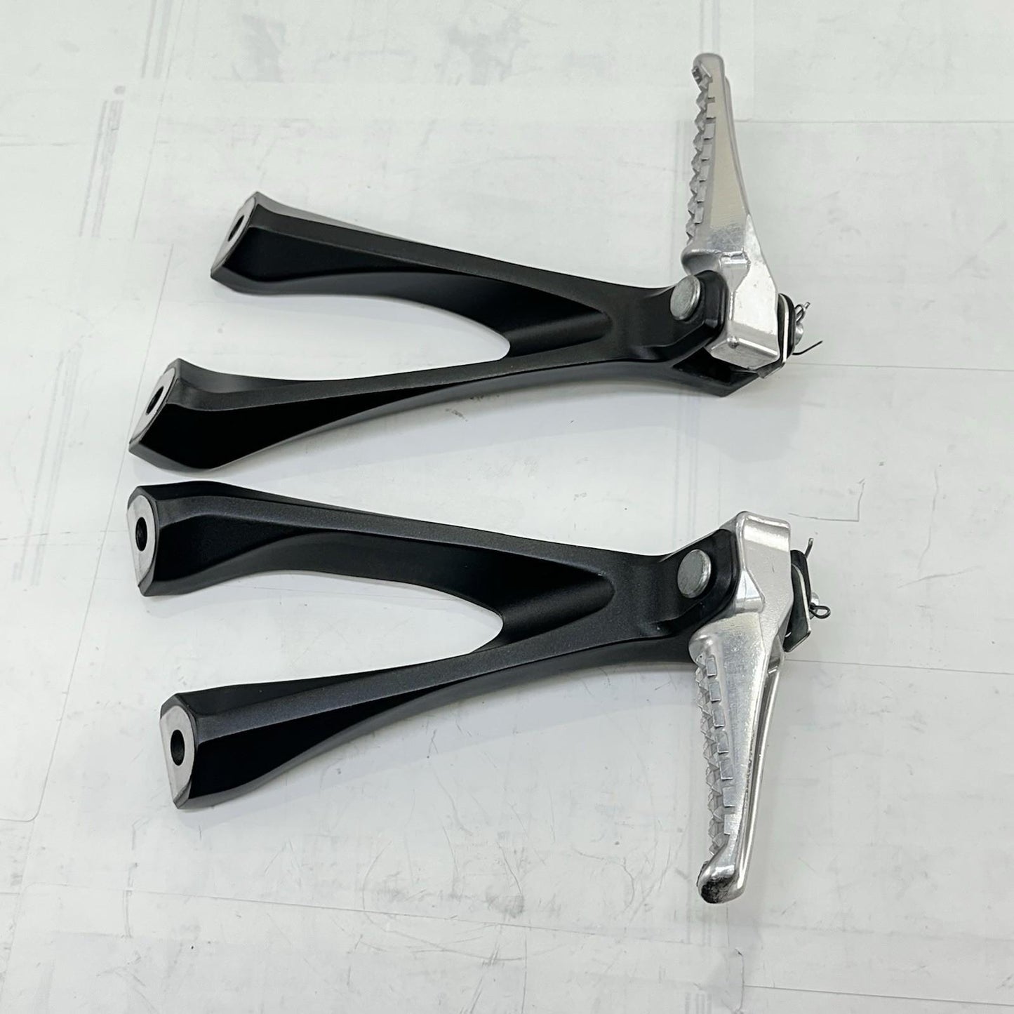 2017 - 2019 HONDA CBR 1000RR SP PASSENGER PEGS REAR FOOT LEG REST LEFT RIGHT SET