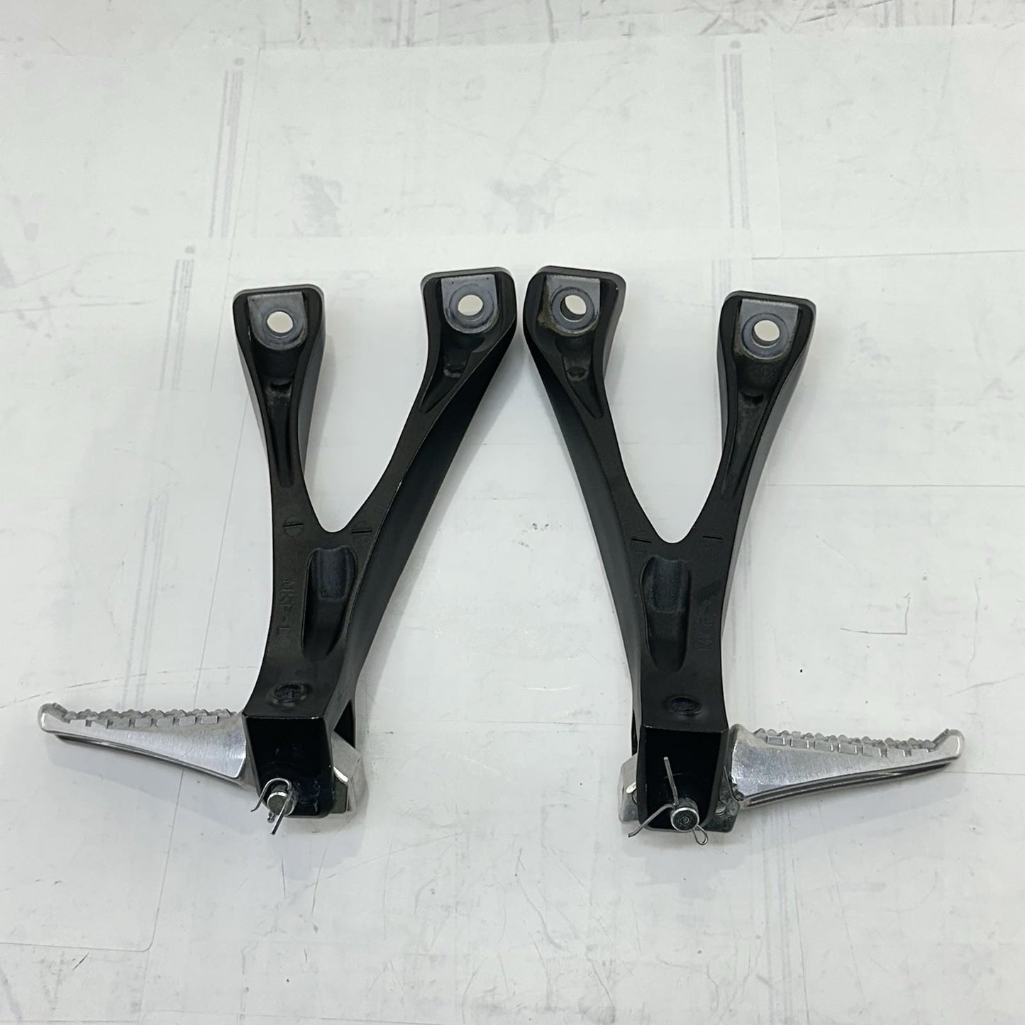 2017 - 2019 HONDA CBR 1000RR SP PASSENGER PEGS REAR FOOT LEG REST LEFT RIGHT SET
