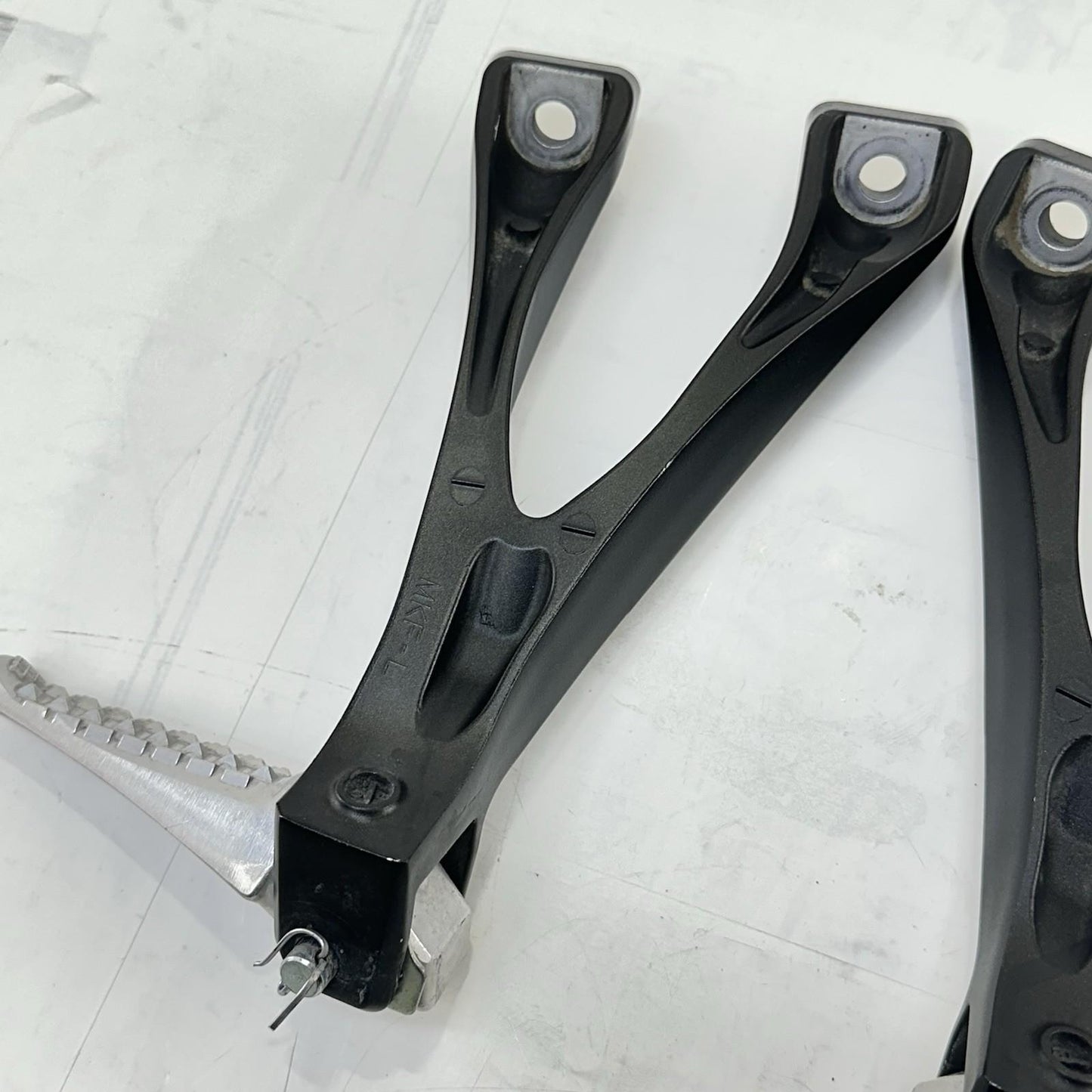2017 - 2019 HONDA CBR 1000RR SP PASSENGER PEGS REAR FOOT LEG REST LEFT RIGHT SET