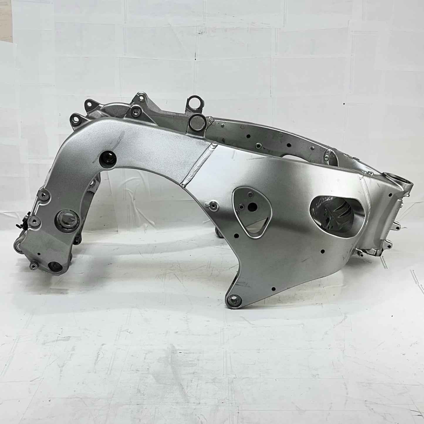 2017 - 2019 HONDA CBR 1000RR SP MAIN FRAME BODY CHASSIS SILVER *CRACK*