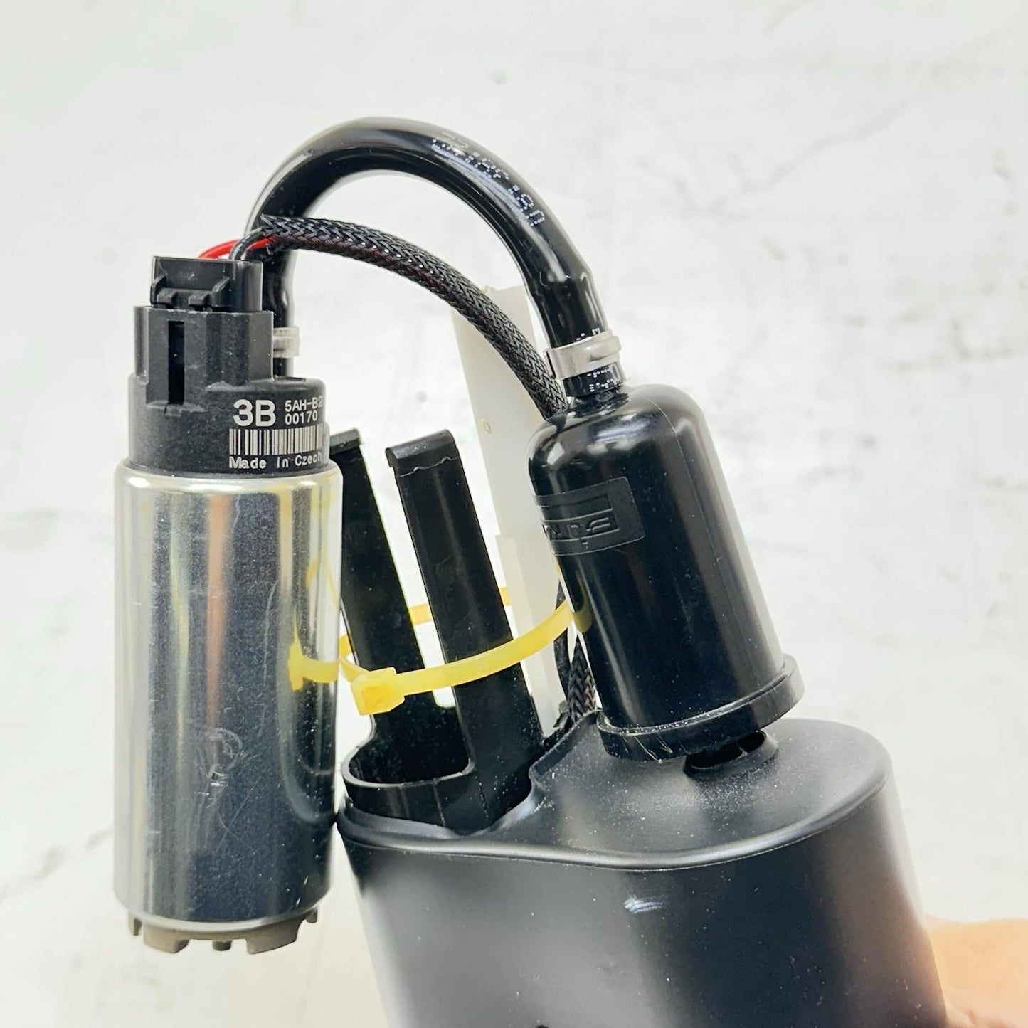 2021 - 2026 APRILIA RSV4 FUEL PUMP GAS PETROL SENDING UNIT BOLTS HARDWARE