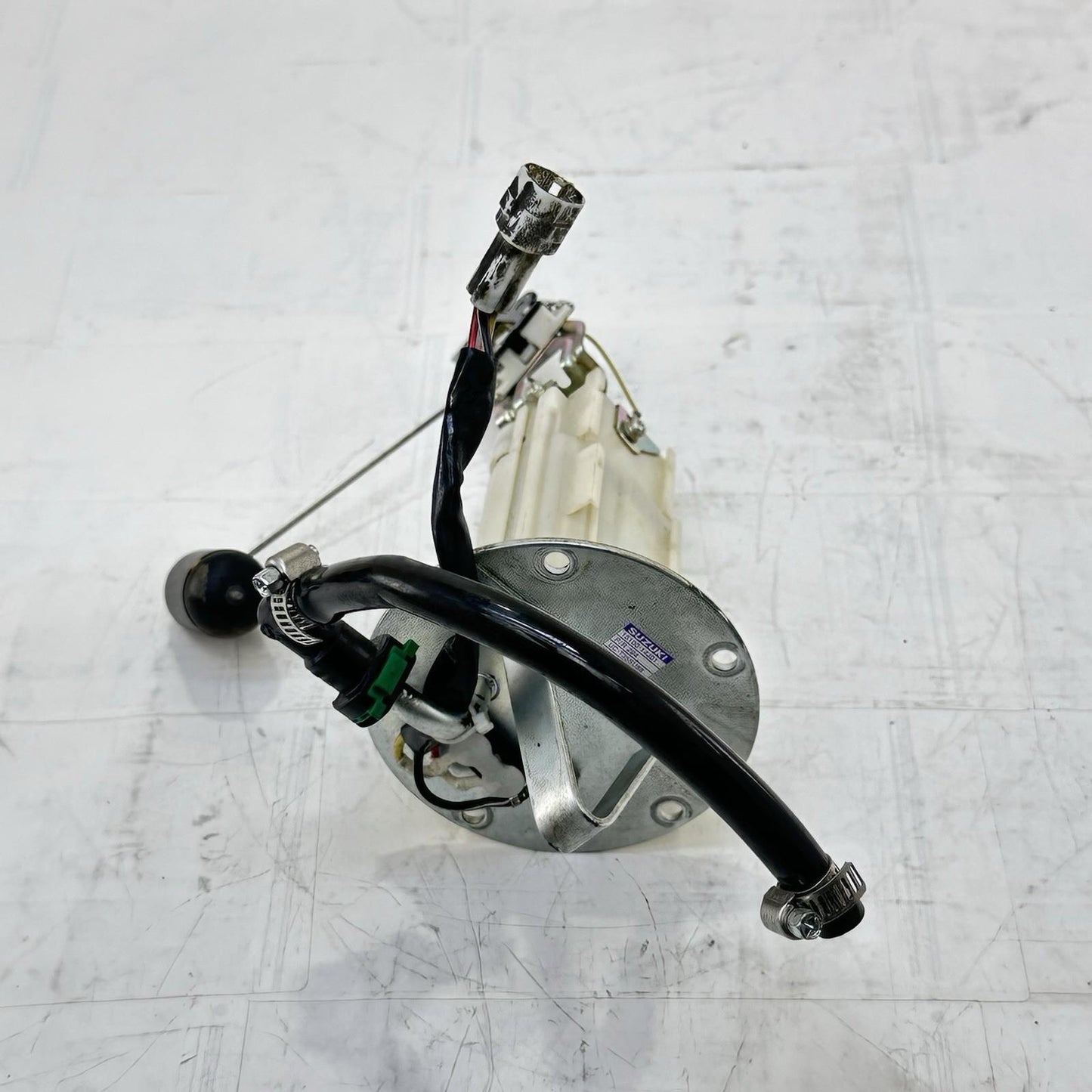 2011 - 2026 SUZUKI GSX 600 GSXR 750 FUEL PUMP GAS PETROL SENDING UNIT BOLTS RING