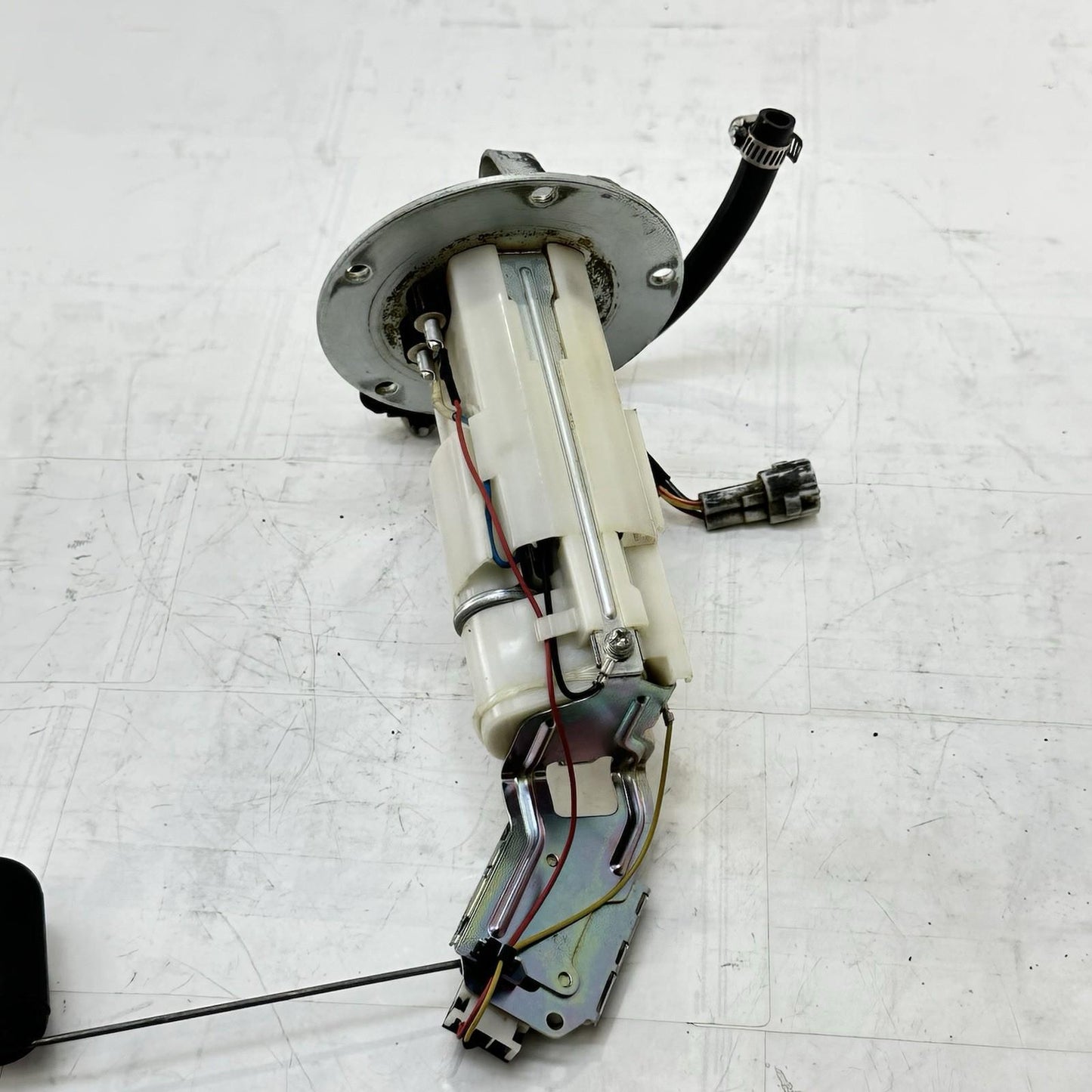 2011 - 2026 SUZUKI GSX 600 GSXR 750 FUEL PUMP GAS PETROL SENDING UNIT BOLTS RING