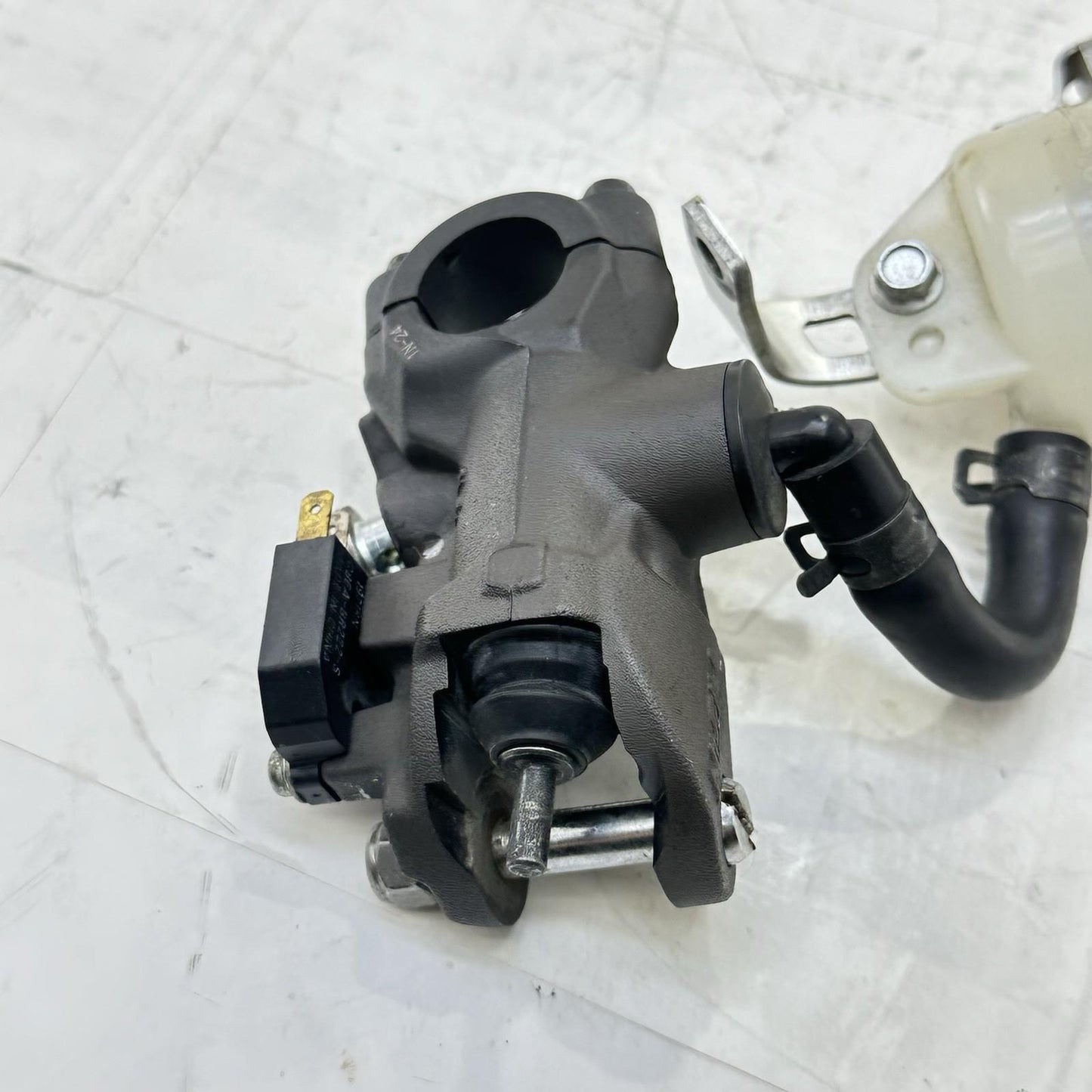 2011 - 2026 SUZUKI GSX 600 GSXR 750 FRONT BRAKE MASTER CYLINDER RESERVOIR STOCK