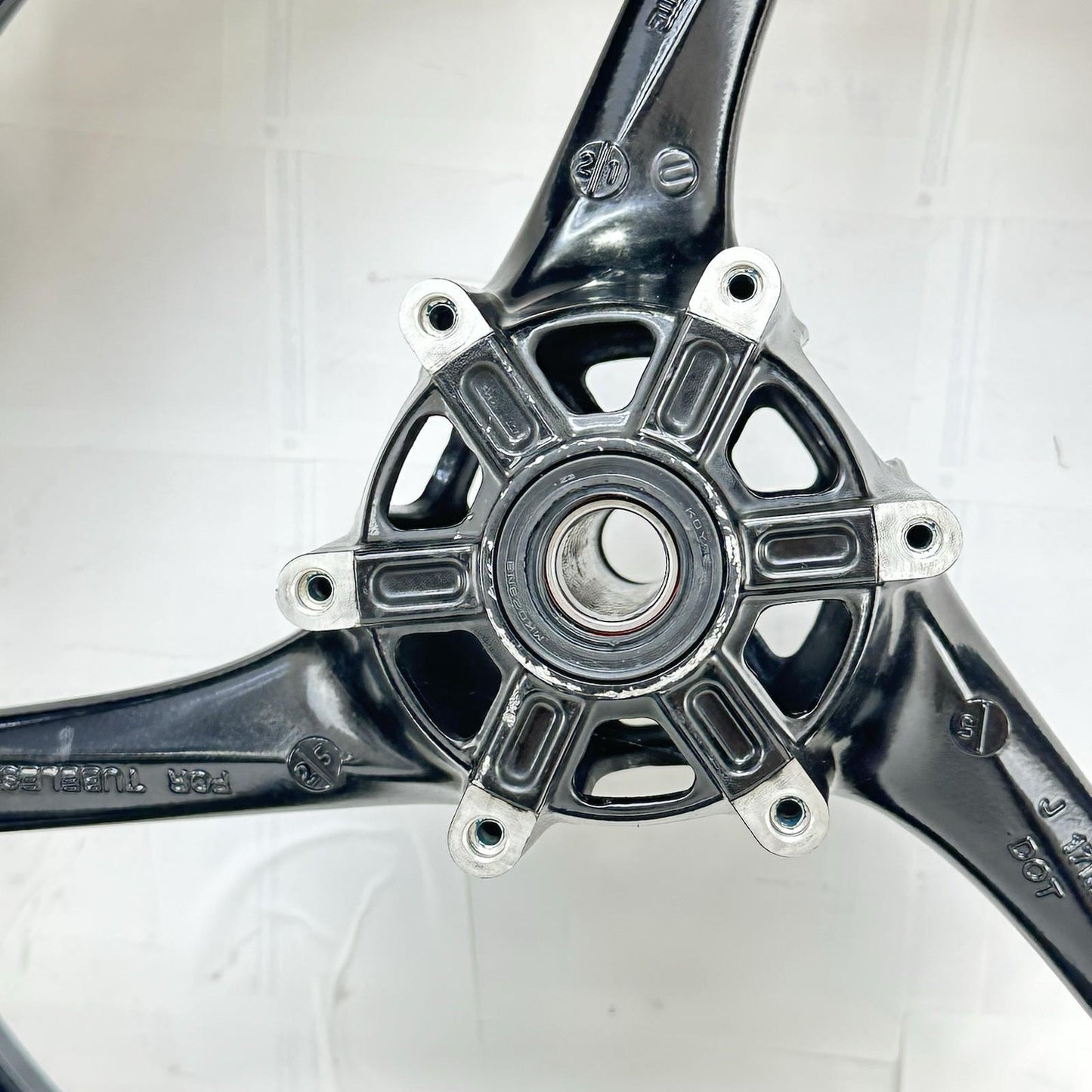 2011 - 2026 SUZUKI GSX 600 GSXR 750 FRONT WHEEL RIM TIRE RUBBER *SLIGHT SCUFFS*