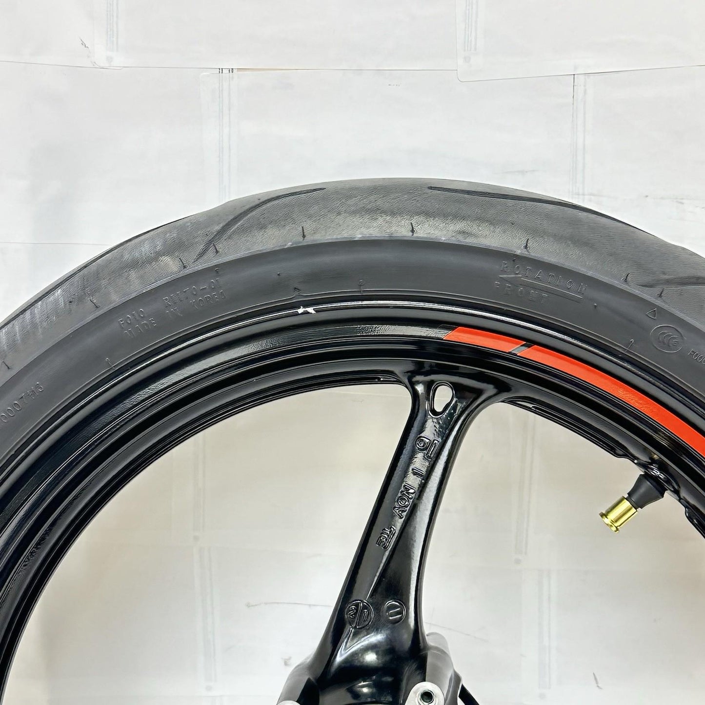 2011 - 2026 SUZUKI GSX 600 GSXR 750 FRONT WHEEL RIM TIRE RUBBER *SLIGHT SCUFFS*