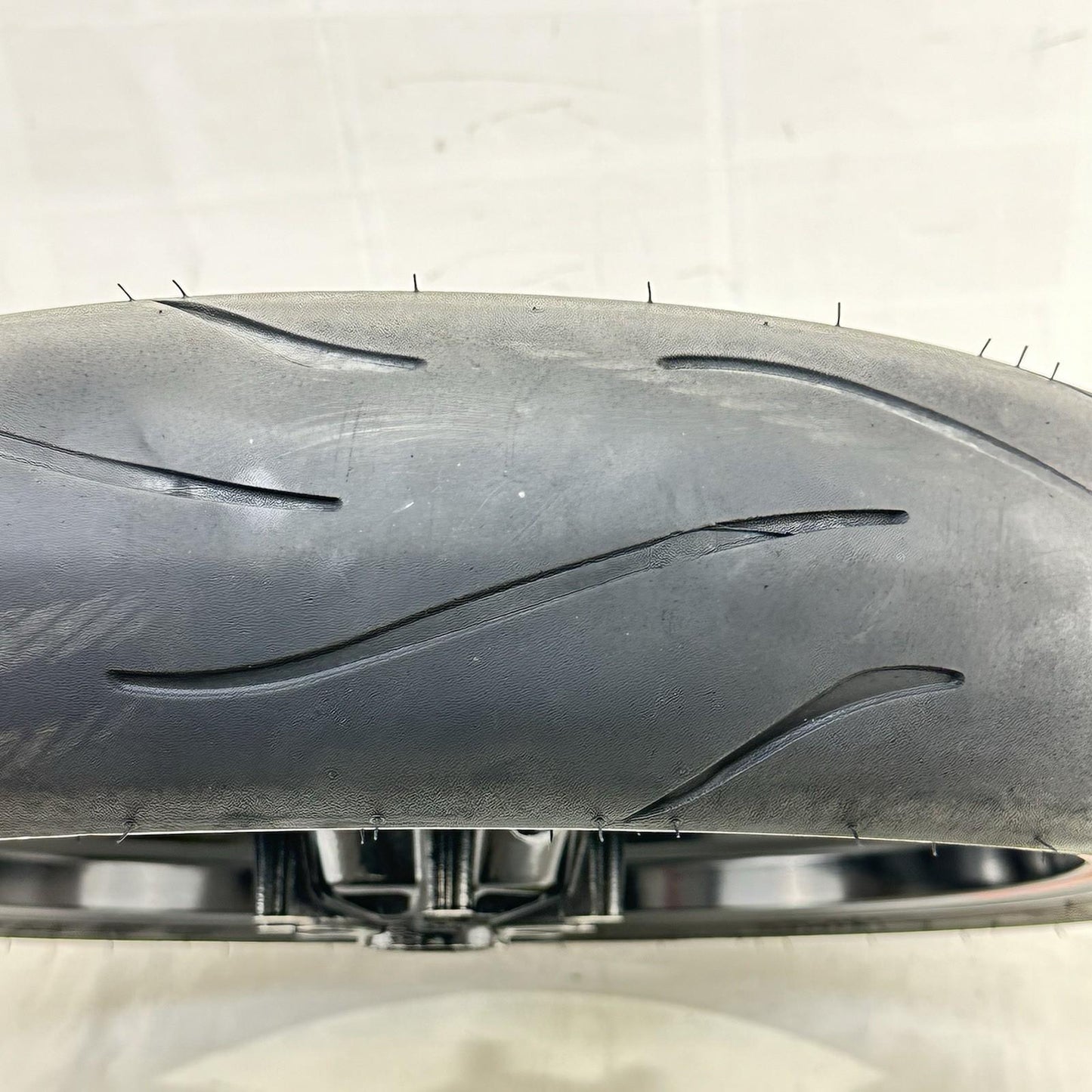 2011 - 2026 SUZUKI GSX 600 GSXR 750 FRONT WHEEL RIM TIRE RUBBER *SLIGHT SCUFFS*