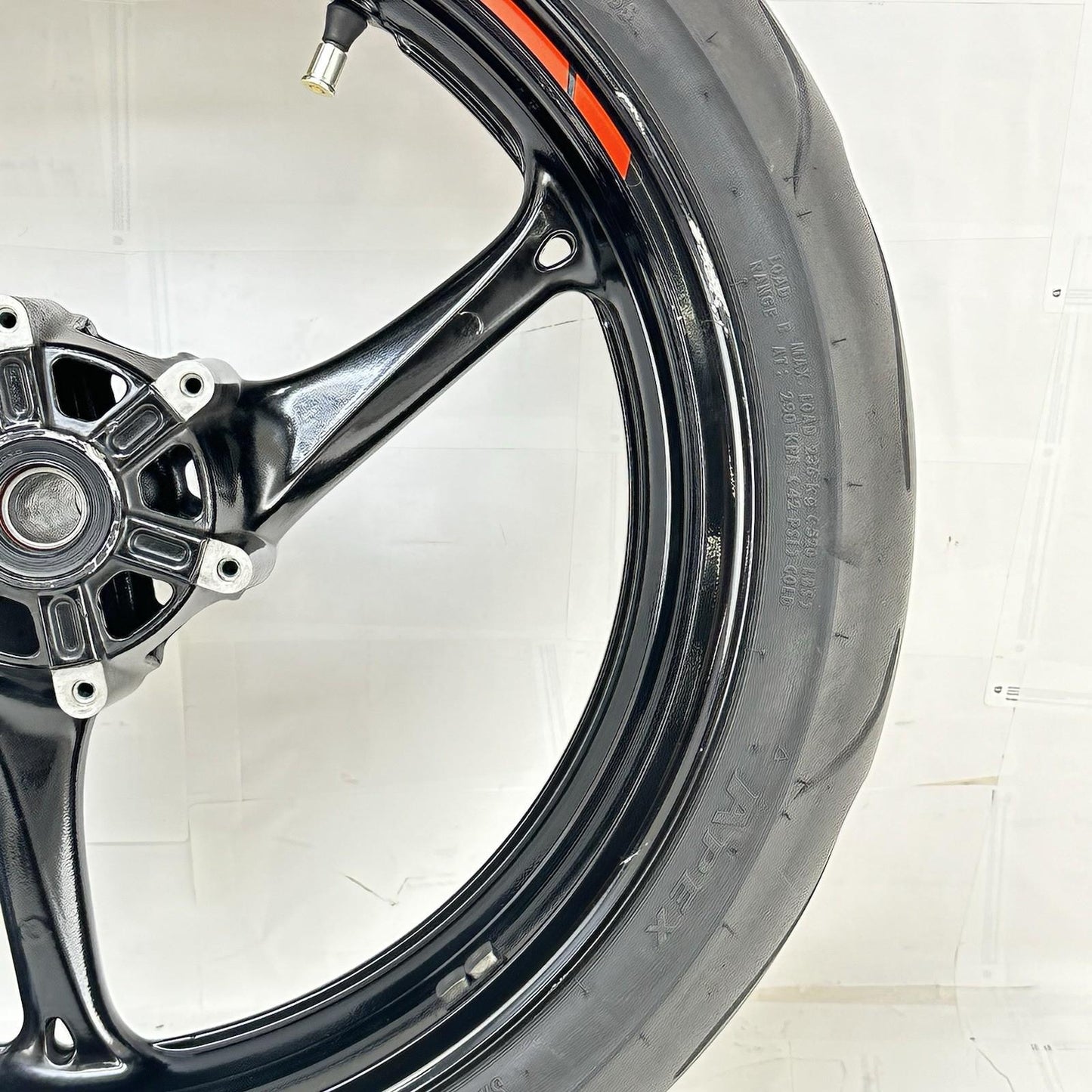 2011 - 2026 SUZUKI GSX 600 GSXR 750 FRONT WHEEL RIM TIRE RUBBER *SLIGHT SCUFFS*