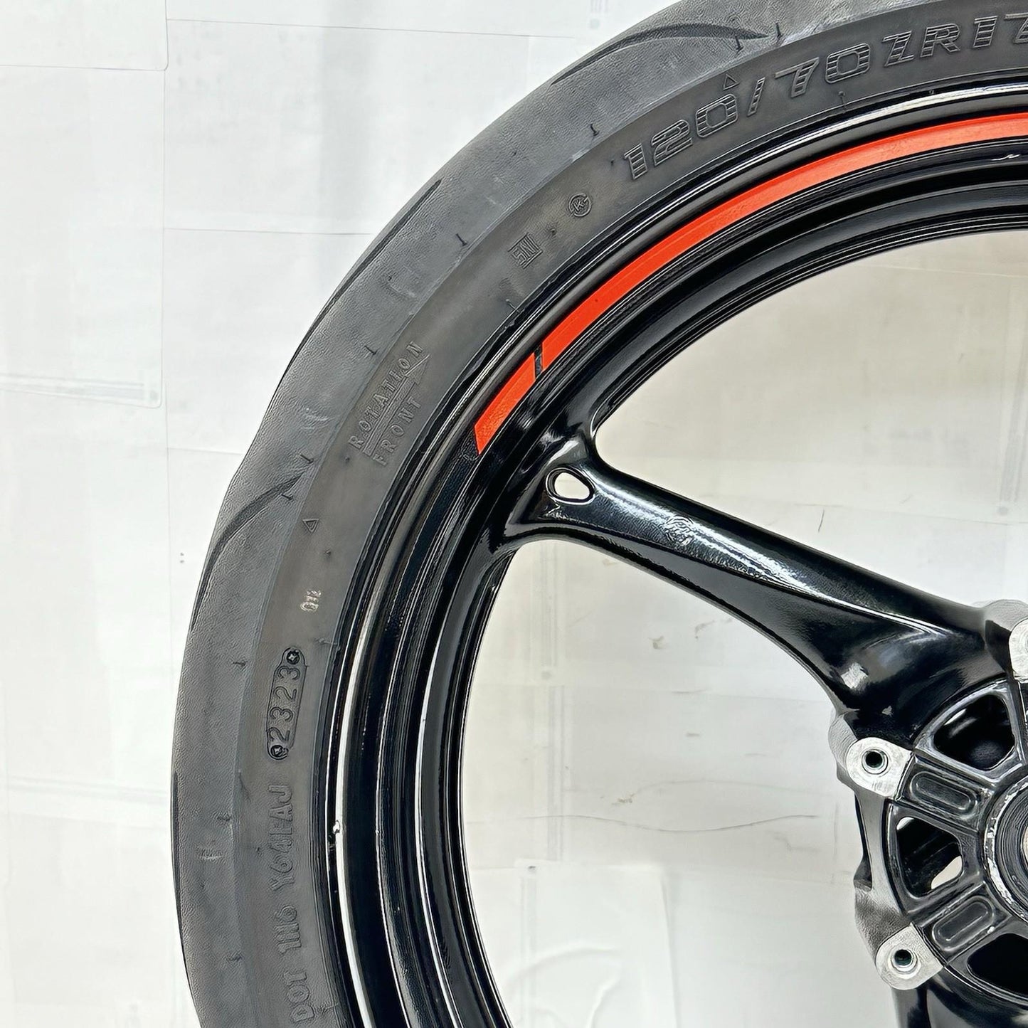 2011 - 2026 SUZUKI GSX 600 GSXR 750 FRONT WHEEL RIM TIRE RUBBER *SLIGHT SCUFFS*