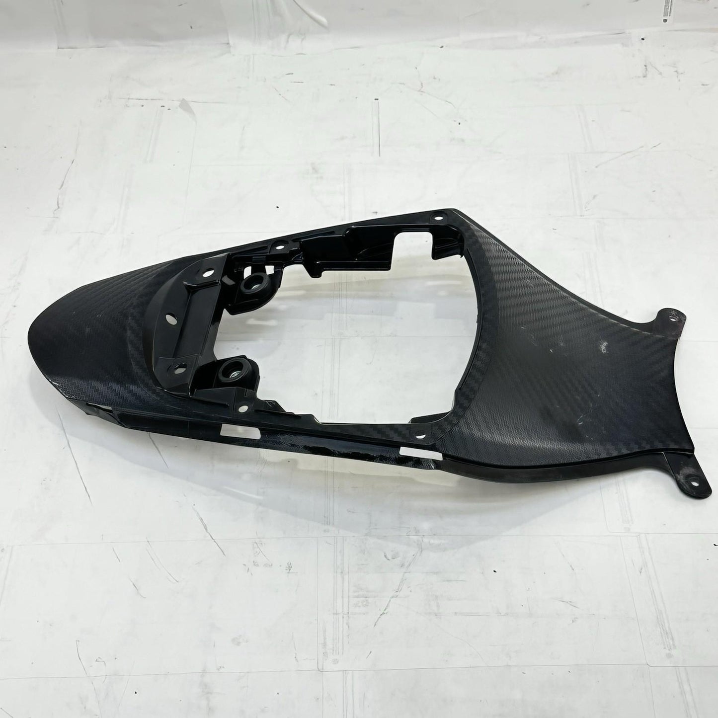 2011 - 2026 SUZUKI GSX 600 GSXR 750 REAR CENTER SEAT COWL FAIRING BLACK *CRACK*