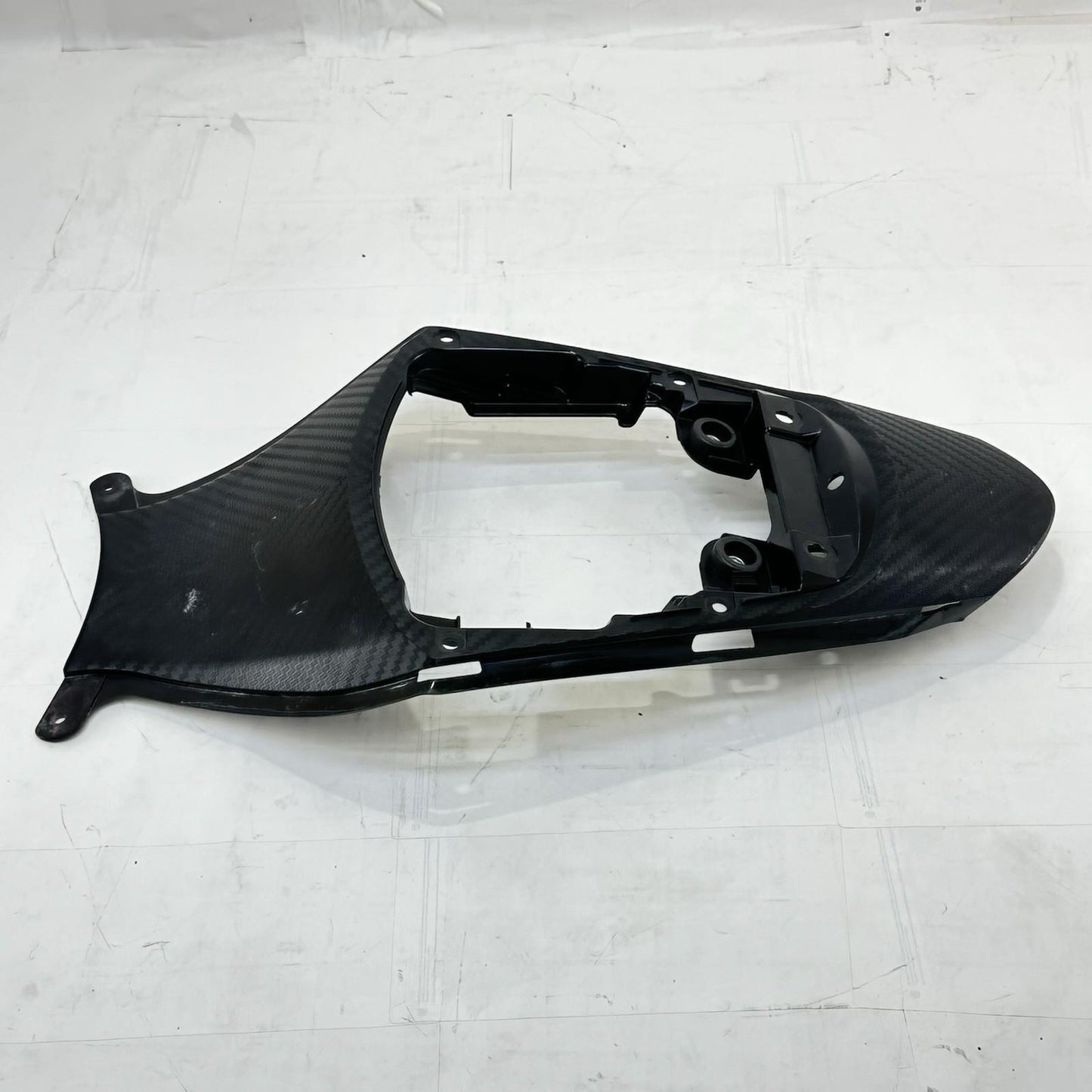 2011 - 2026 SUZUKI GSX 600 GSXR 750 REAR CENTER SEAT COWL FAIRING BLACK *CRACK*