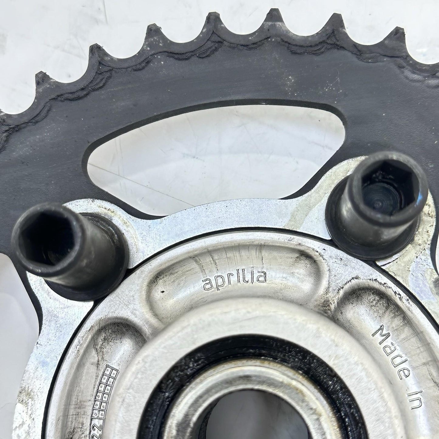 2021 - 2024 APRILIA TUONO V4 1100 REAR SPROCKET BACK WHEEL RIM HUB MAIN DRIVE
