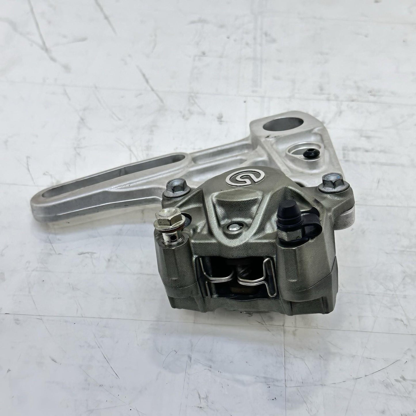 2021 - 2024 APRILIA TUONO V4 1100 REAR BRAKE CALIPER BACK PADS BRACKET BREMBO