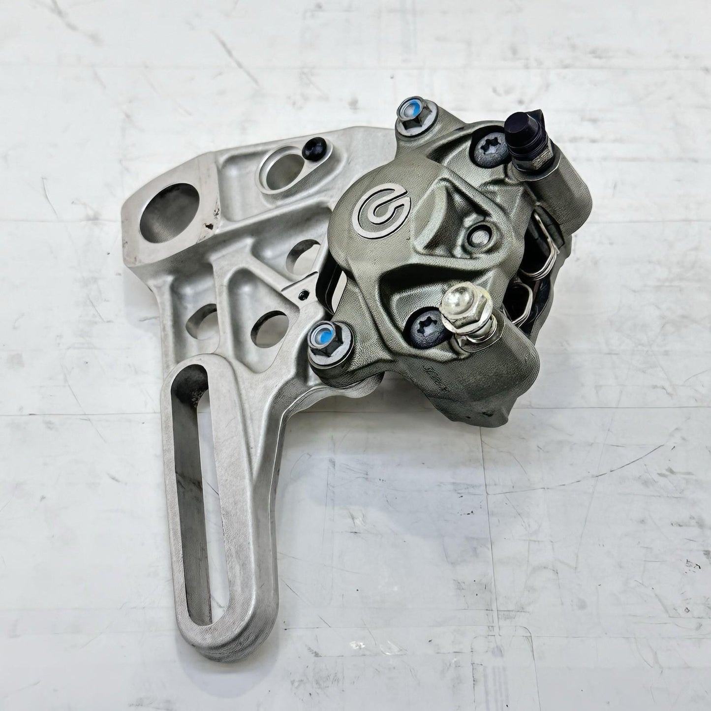 2021 - 2024 APRILIA TUONO V4 1100 REAR BRAKE CALIPER BACK PADS BRACKET BREMBO