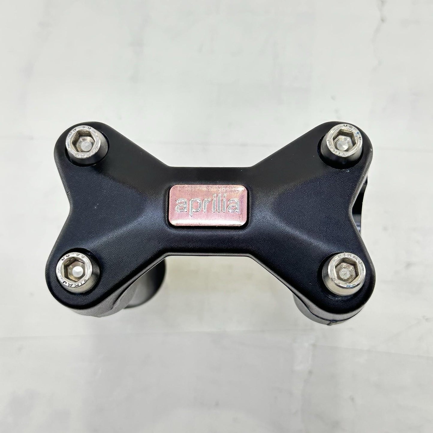 2021 - 2024 APRILIA TUONO V4 1100 HANDLE BAR RISER BRACKET CLAMP PLATE BOLTS
