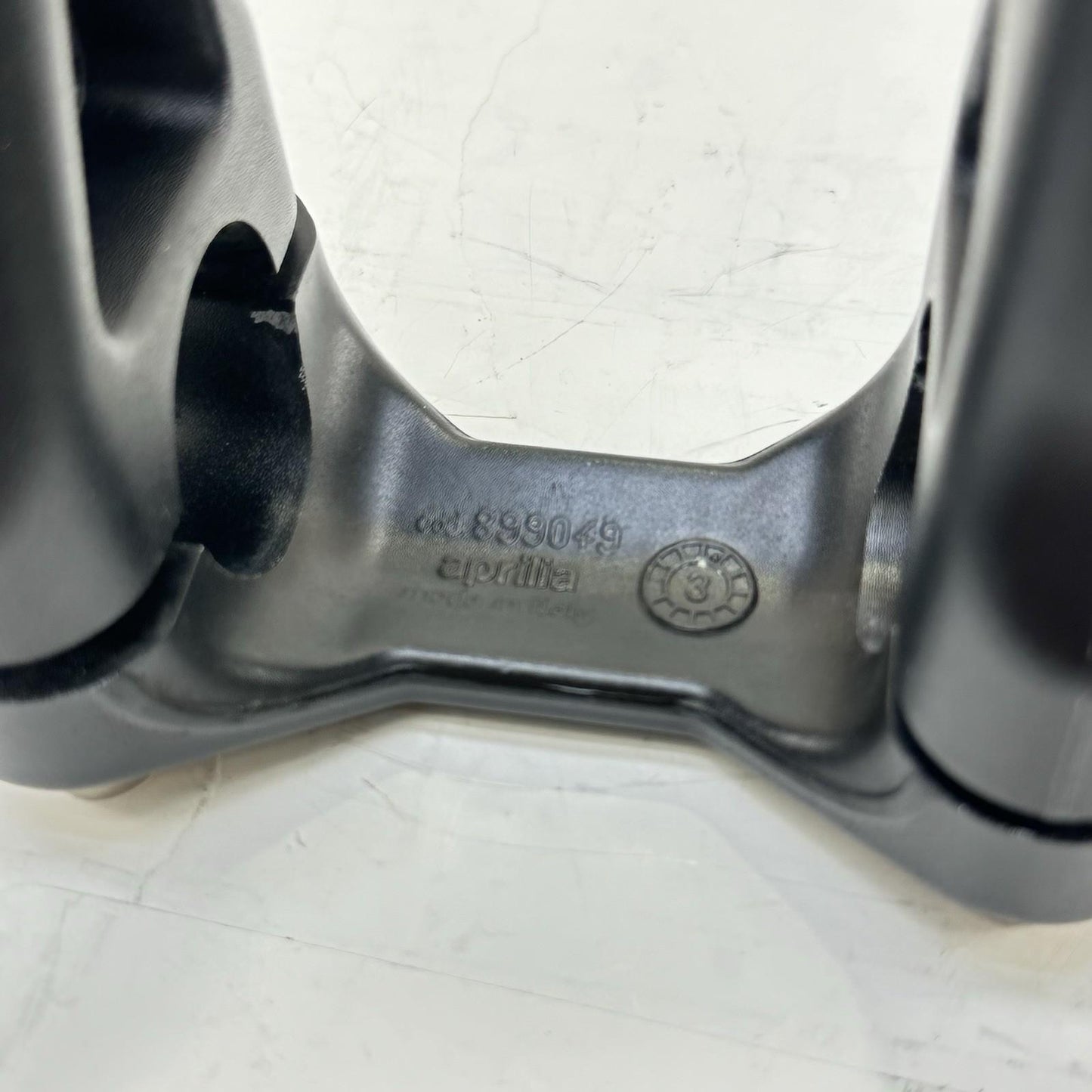 2021 - 2024 APRILIA TUONO V4 1100 HANDLE BAR RISER BRACKET CLAMP PLATE BOLTS