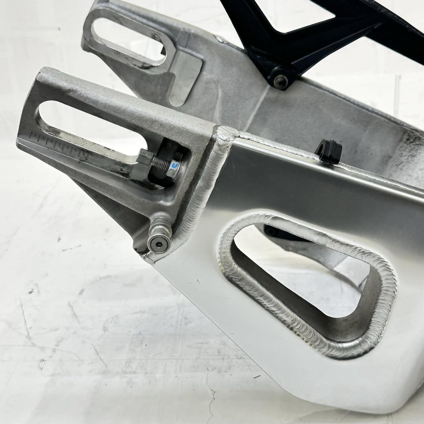 2021 - 2024 APRILIA TUONO V4 1100 SWINGARM REAR SHOCK SUSPENSION FRAME STOCK