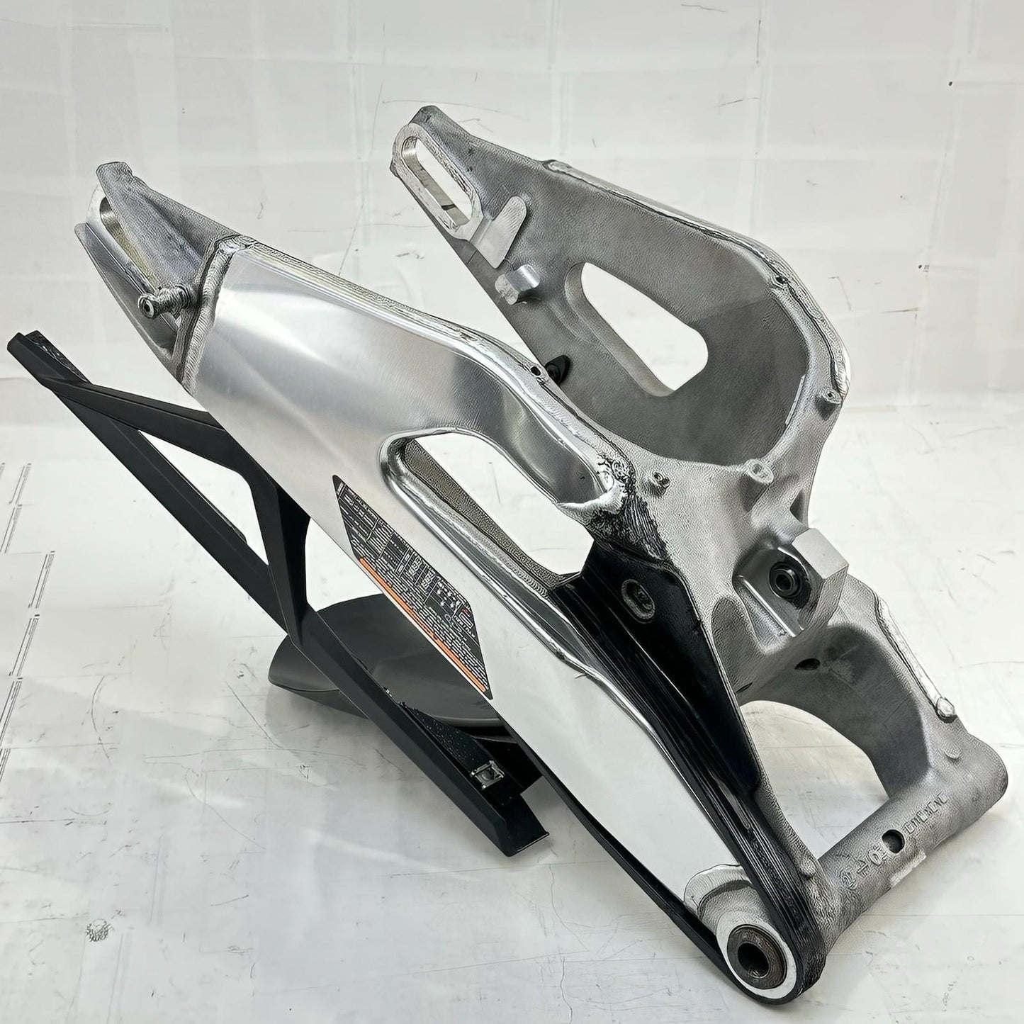 2021 - 2024 APRILIA TUONO V4 1100 SWINGARM REAR SHOCK SUSPENSION FRAME STOCK