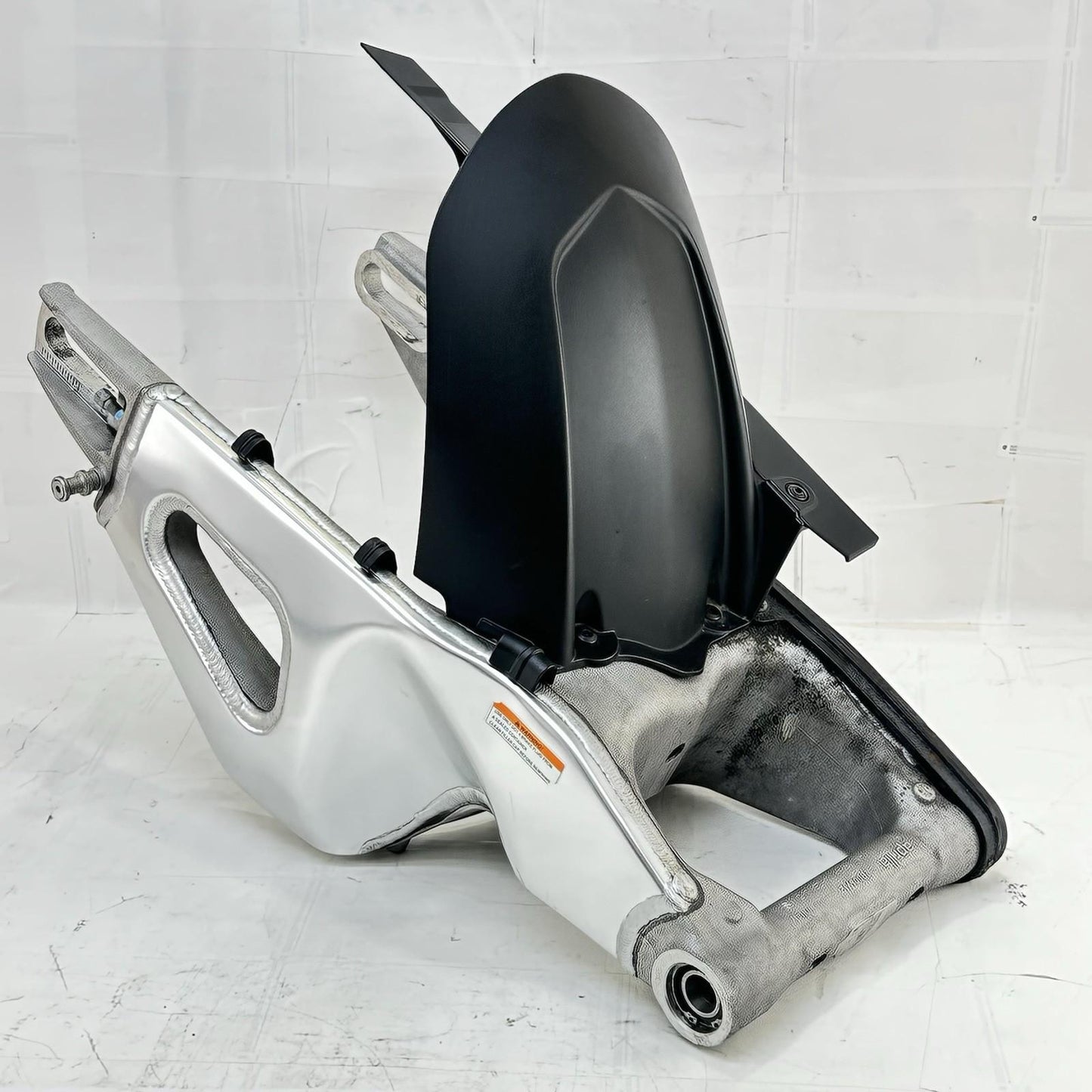 2021 - 2024 APRILIA TUONO V4 1100 SWINGARM REAR SHOCK SUSPENSION FRAME STOCK
