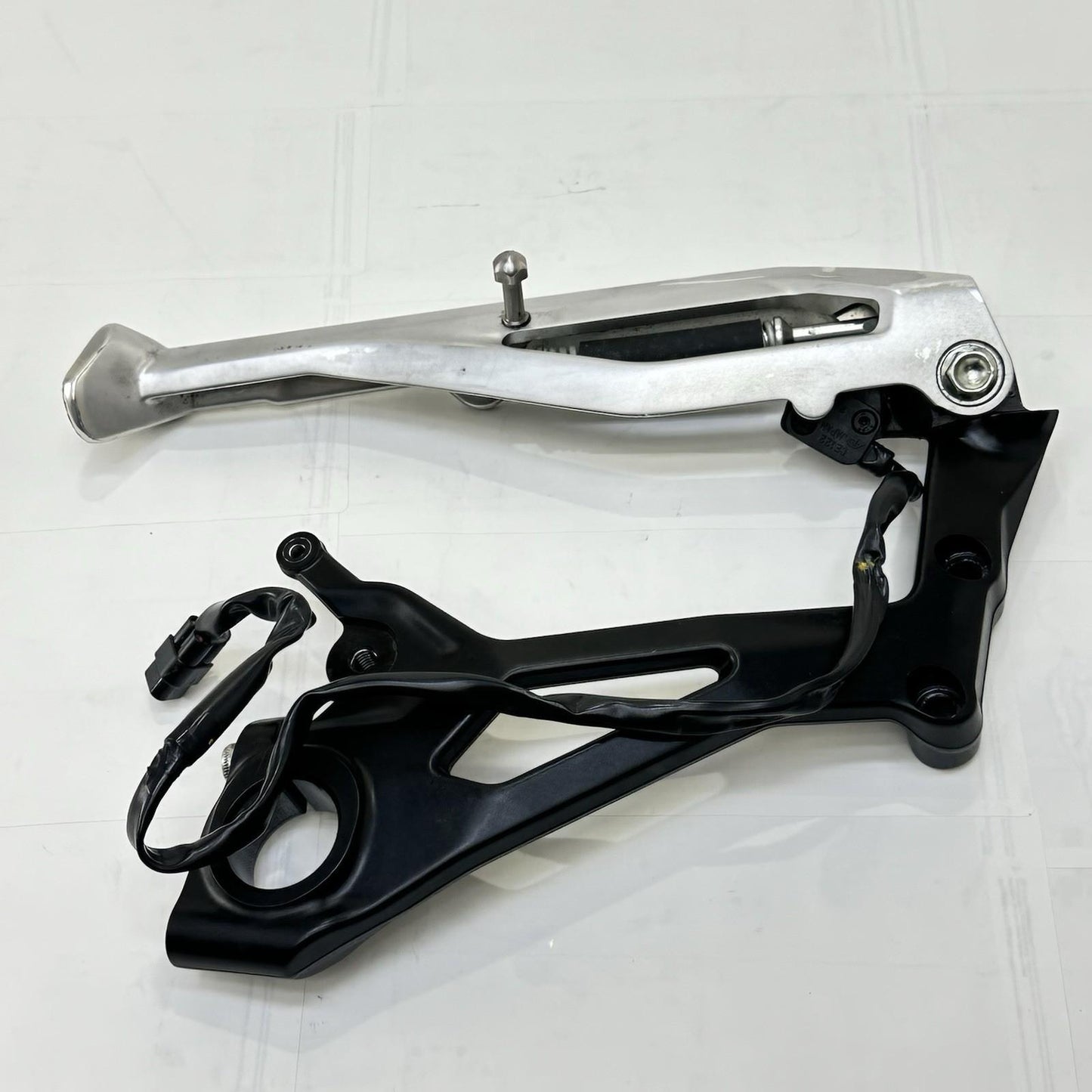 2018 - 2024 DUCATI PANIGALE V4S KICKSTAND SIDE LEG PROP BRACKET MOUNT SENSOR SET