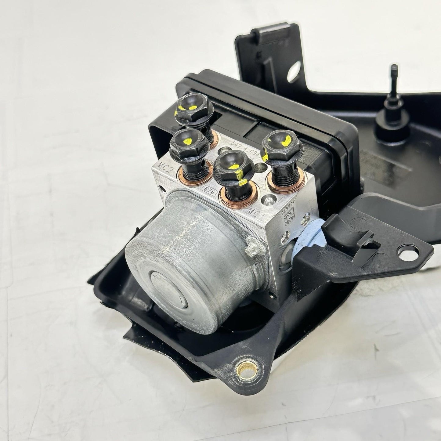 2018 - 2024 DUCATI PANIGALE V4S ABS PUMP BRAKE SYSTEM UNIT BRACKET MOUNT BOLTS