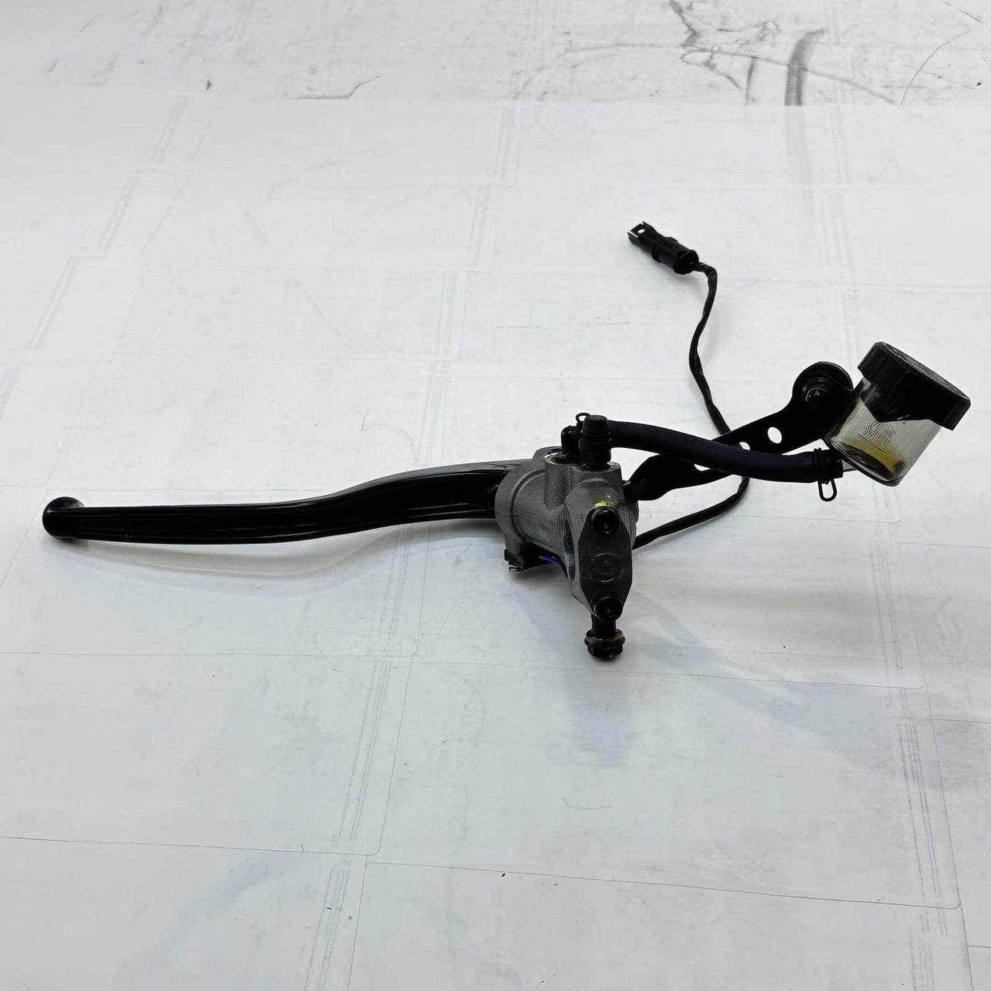 2018 - 2024 DUCATI PANIGALE V4S FRONT CLUTCH MASTER CYLINDER RESERVOIR BREMBO