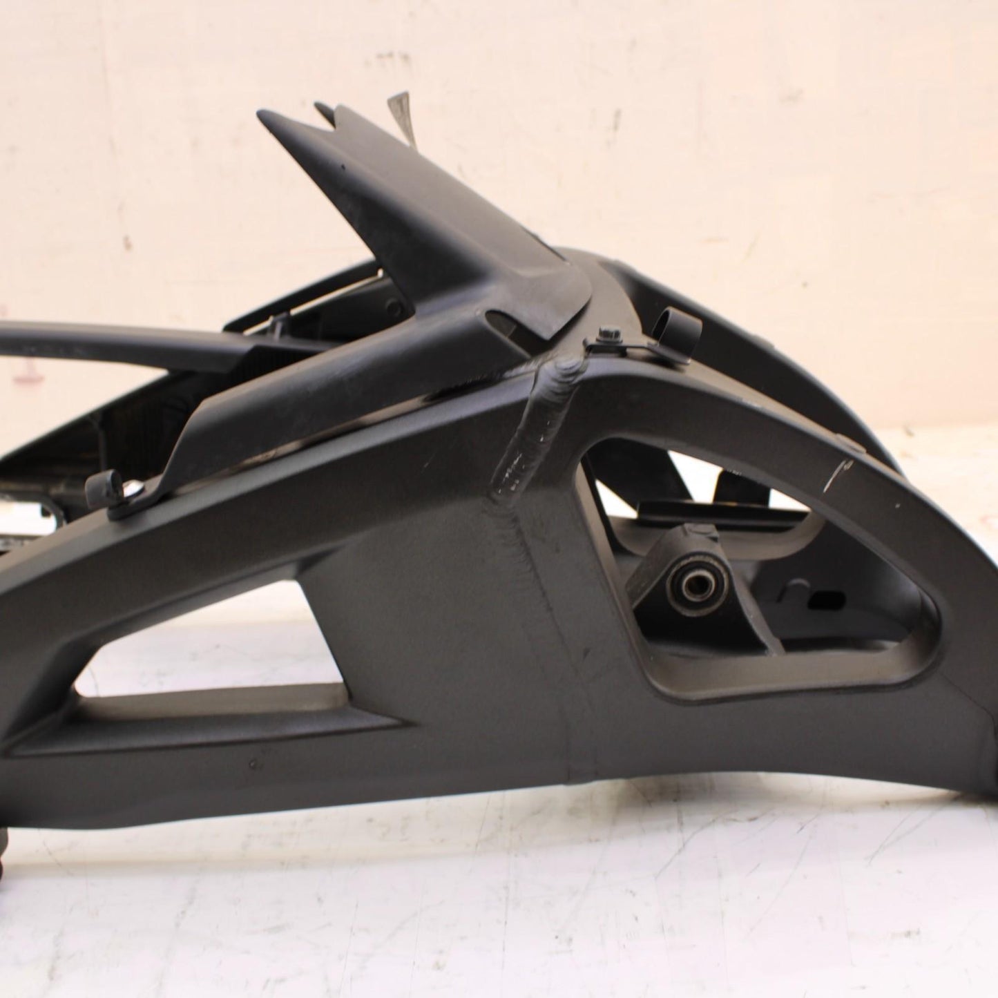 2011 - 2015 KAWASAKI NINJA ZX10R SWINGARM REAR MOUNT WHEEL RIM BACK BLACK STOCK