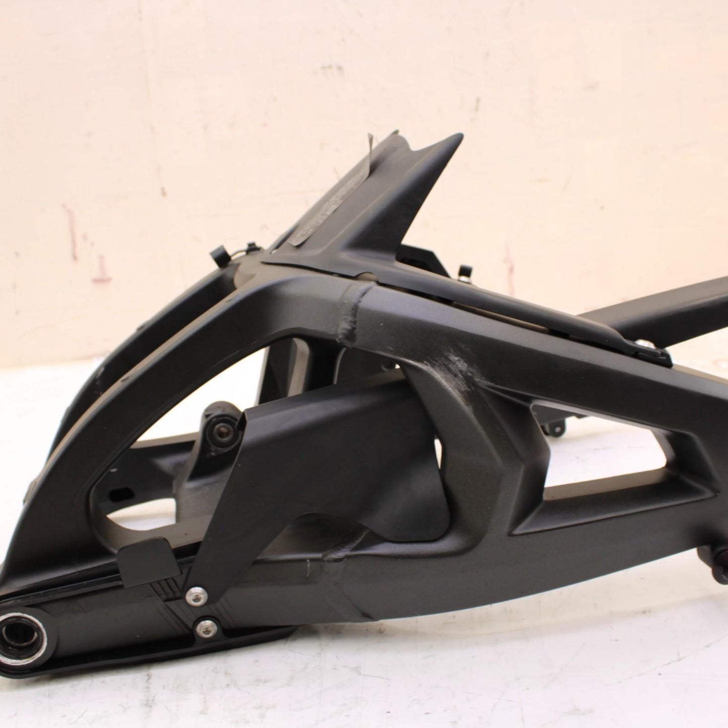 2011 - 2015 KAWASAKI NINJA ZX10R SWINGARM REAR MOUNT WHEEL RIM BACK BLACK STOCK