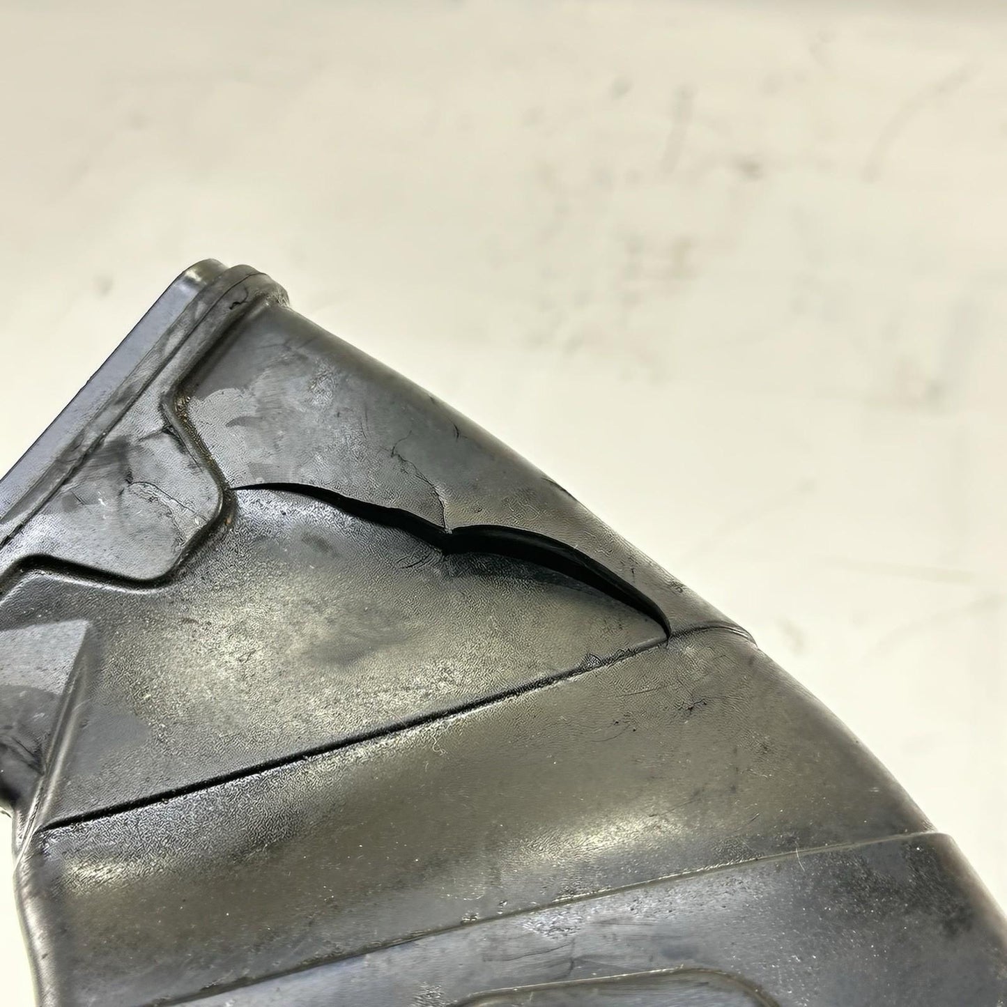 2018 - 2024 DUCATI PANIGALE V4S AIR INTAKE DUCT INLET BLACL STOCK *CUT/TEAR*