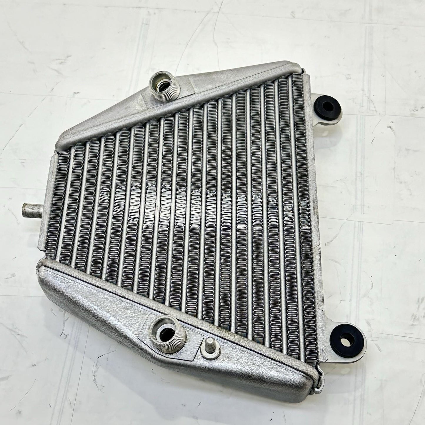 2018 - 2024 DUCATI PANIGALE V4S OIL COOLER LOWER RADIATOR ENGINE *FLAT FINS*