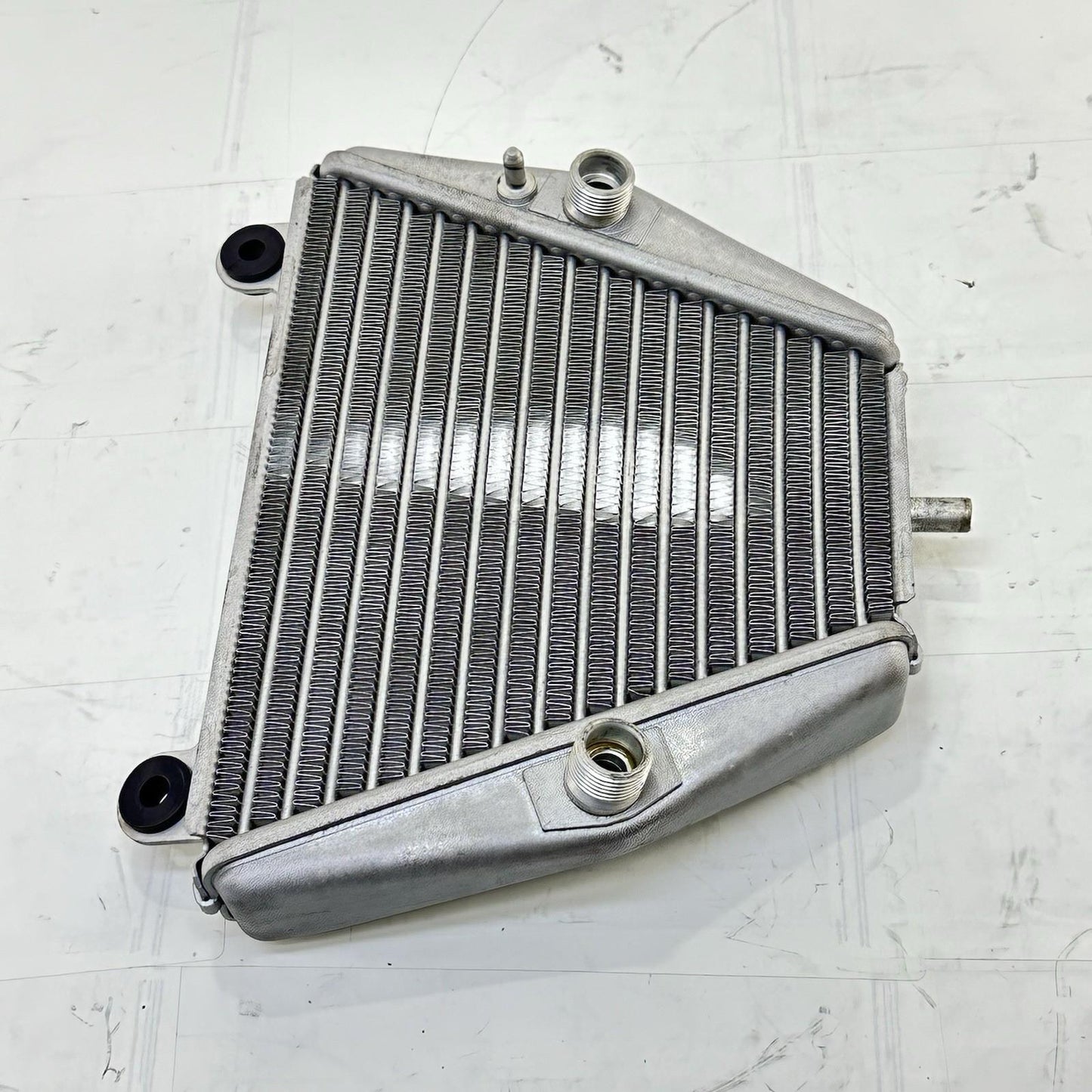 2018 - 2024 DUCATI PANIGALE V4S OIL COOLER LOWER RADIATOR ENGINE *FLAT FINS*