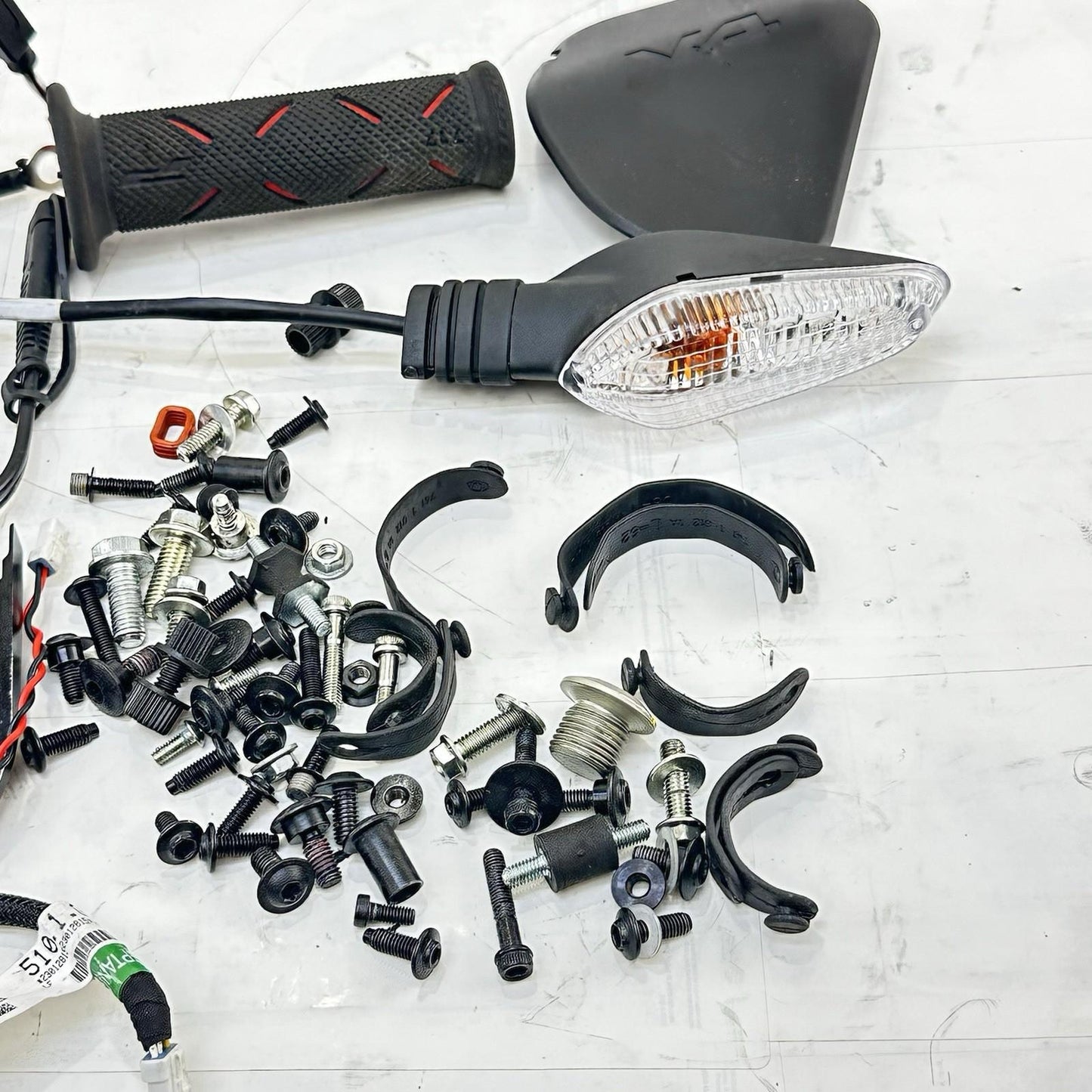 2018 - 2024 DUCATI PANIGALE V4S BOLTS HARDWARE SCREWS NUTS PARTS GRIP WIRES