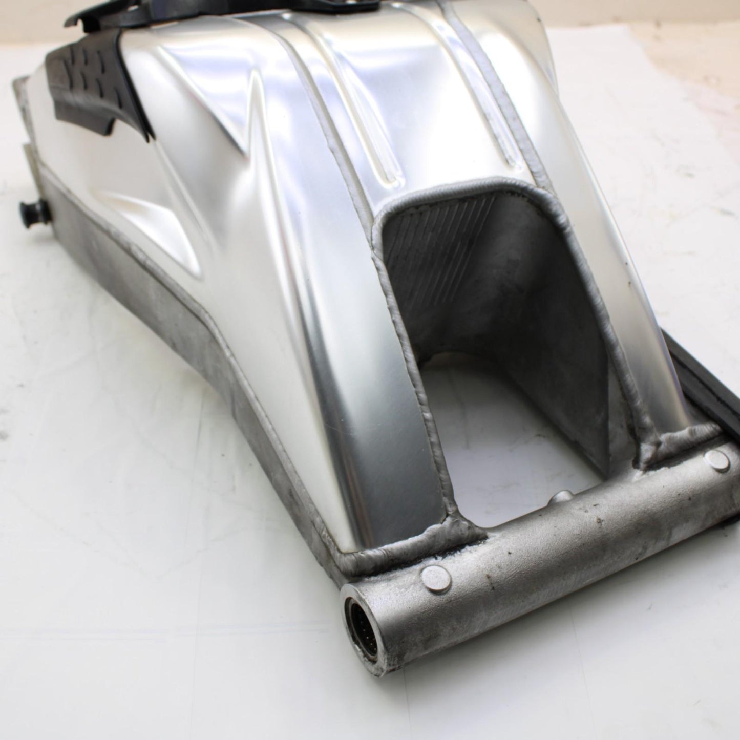 2009 - 2014 BMW S1000RR SWINGARM SUSPENSION ARM WHEEL MOUNT SILVER STRAIGHT OEM