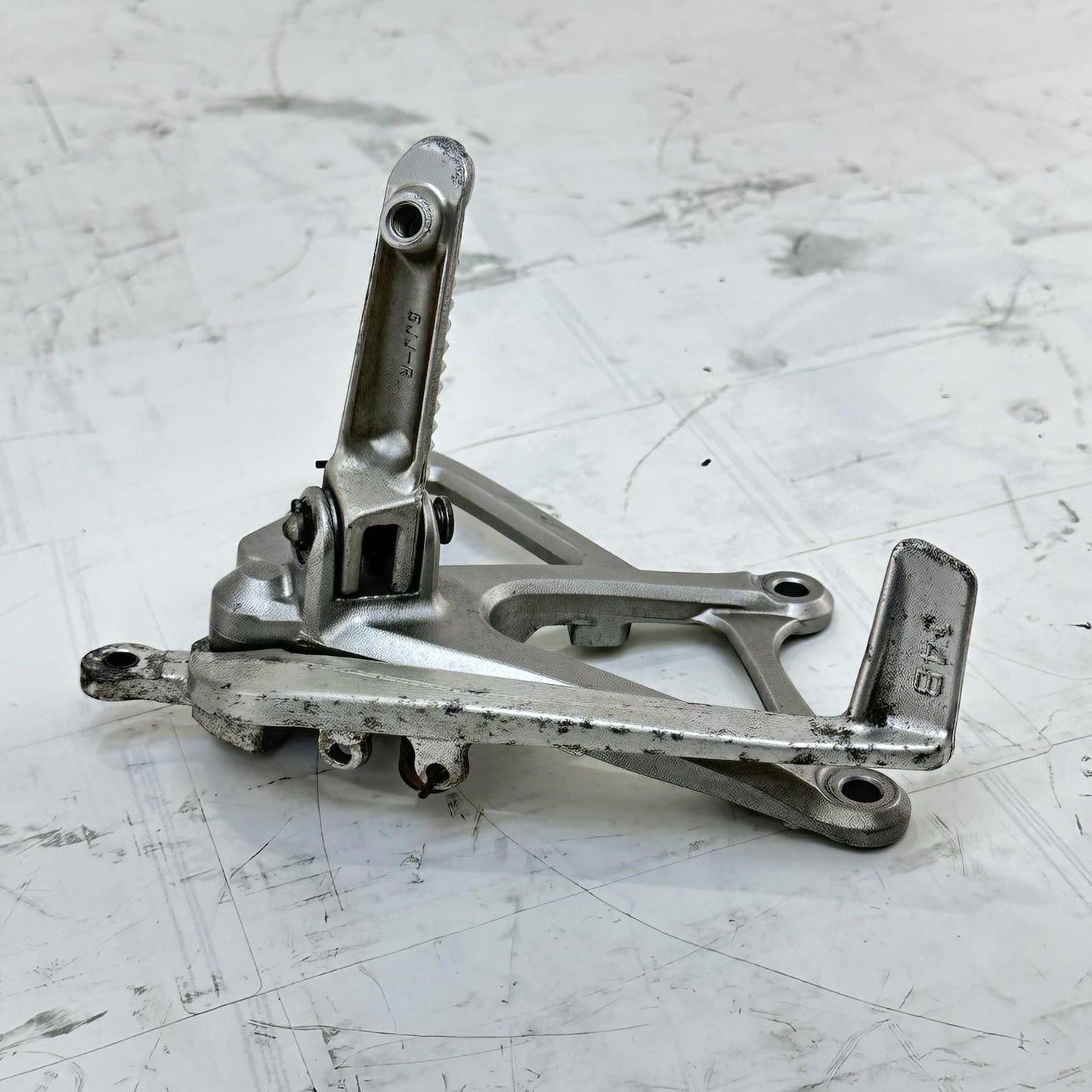 2009 - 2014 YAMAHA YZF R1 REAR SET SIDE FOOT CONTROL REST LEG PEG BRAKE PEDAL