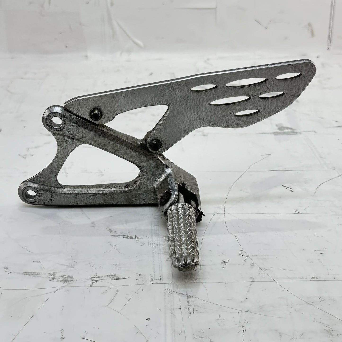 2009 - 2014 YAMAHA YZF R1 REAR SET SIDE FOOT CONTROL REST LEG PEG BRAKE PEDAL