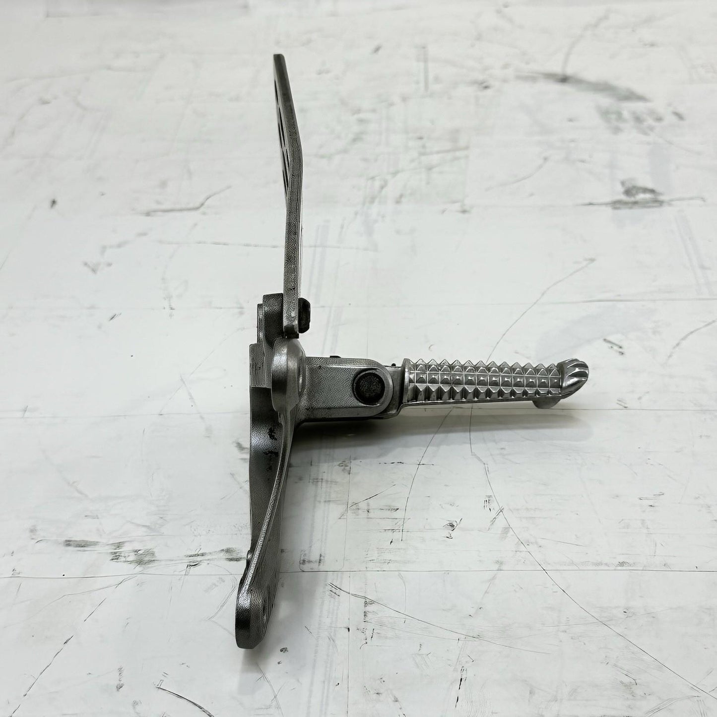 2009 - 2014 YAMAHA YZF R1 REAR SET SIDE FOOT CONTROL REST LEG PEG BRAKE PEDAL