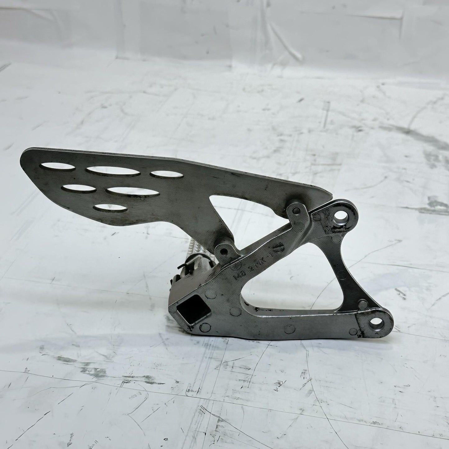 2009 - 2014 YAMAHA YZF R1 REAR SET SIDE FOOT CONTROL REST LEG PEG BRAKE PEDAL