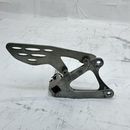 2009 - 2014 YAMAHA YZF R1 REAR SET SIDE FOOT CONTROL REST LEG PEG BRAKE PEDAL