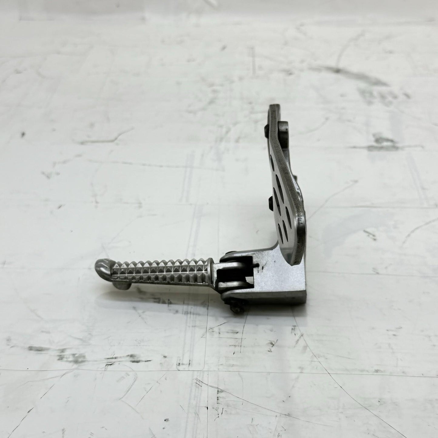 2009 - 2014 YAMAHA YZF R1 REAR SET SIDE FOOT CONTROL REST LEG PEG BRAKE PEDAL