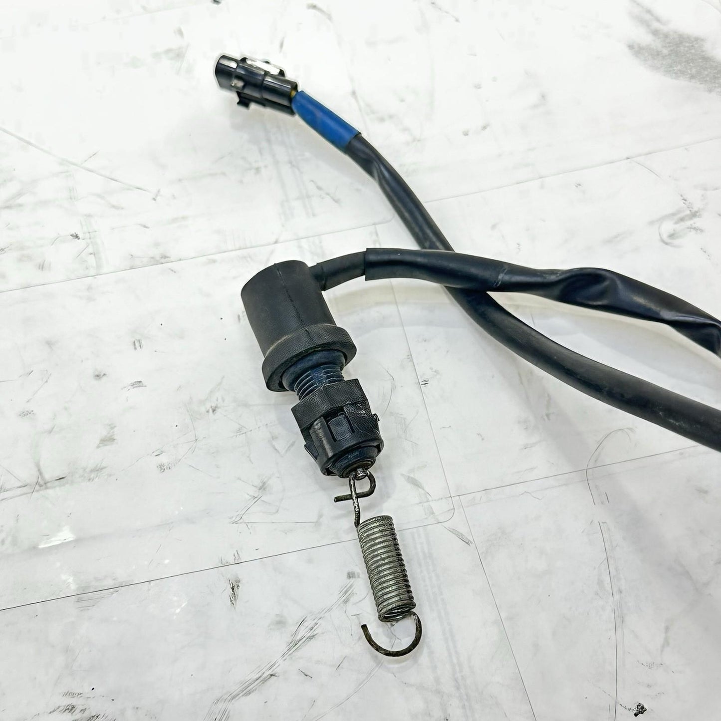 2009 - 2014 YAMAHA YZF R1 REAR SET SIDE FOOT CONTROL REST LEG PEG BRAKE PEDAL