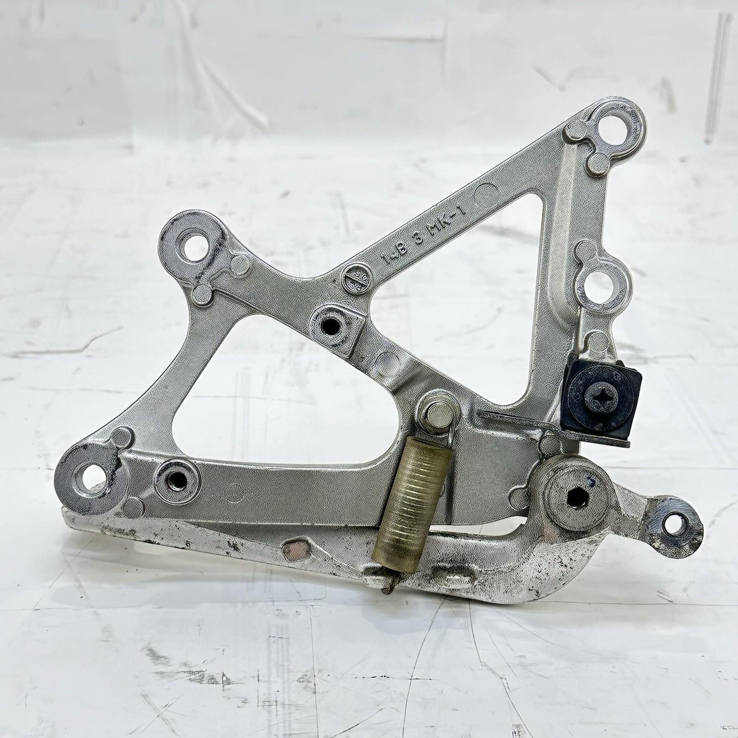 2009 - 2014 YAMAHA YZF R1 REAR SET SIDE FOOT CONTROL REST LEG PEG BRAKE PEDAL