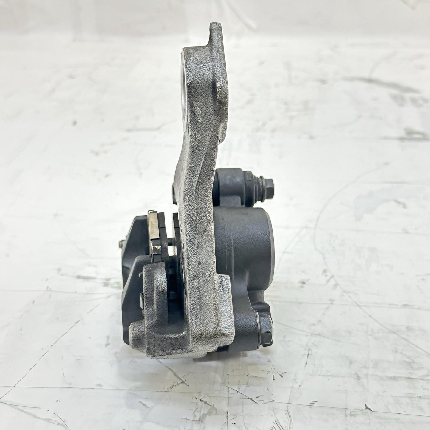 2009 - 2014 YAMAHA YZF R1 REAR BRAKE CALIPER BACK WHEEL BRACKET RIM MOUNT NISSIN