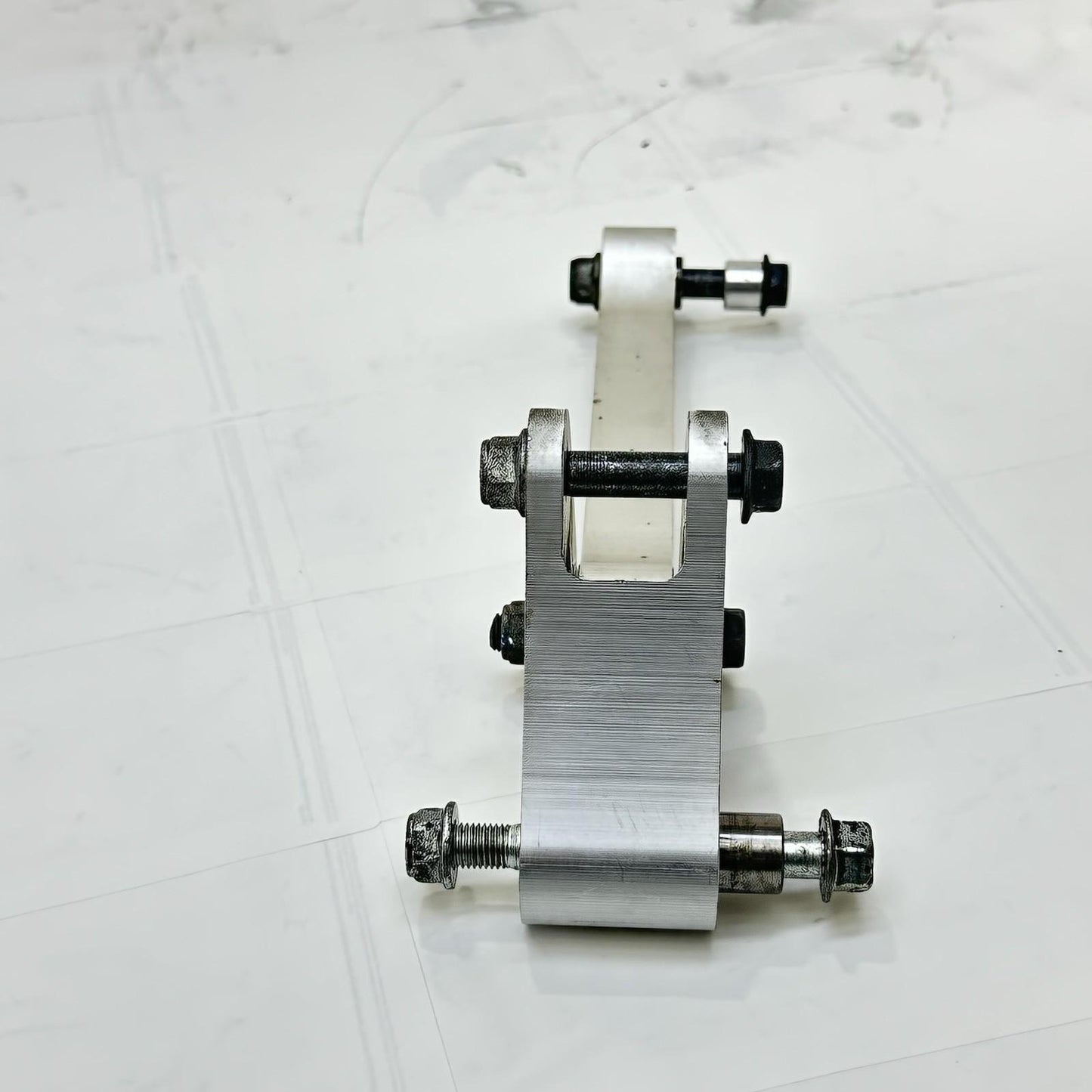 2009 - 2014 YAMAHA YZF R1 DOG BONE REAR SHOCK LINKAGE SUSPENSION LINK STOCK