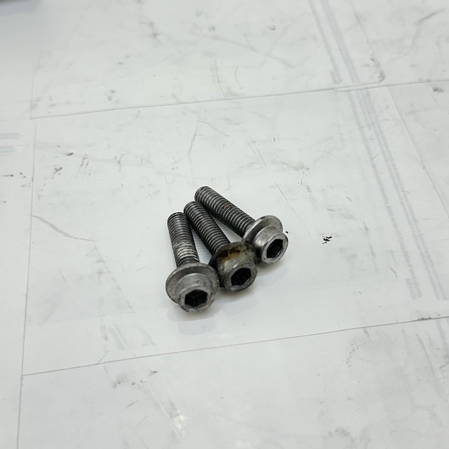 2009 - 2014 YAMAHA YZF R1 SPROCKET COVER PLASTIC PANEL TRIM BOLTS SET STOCK