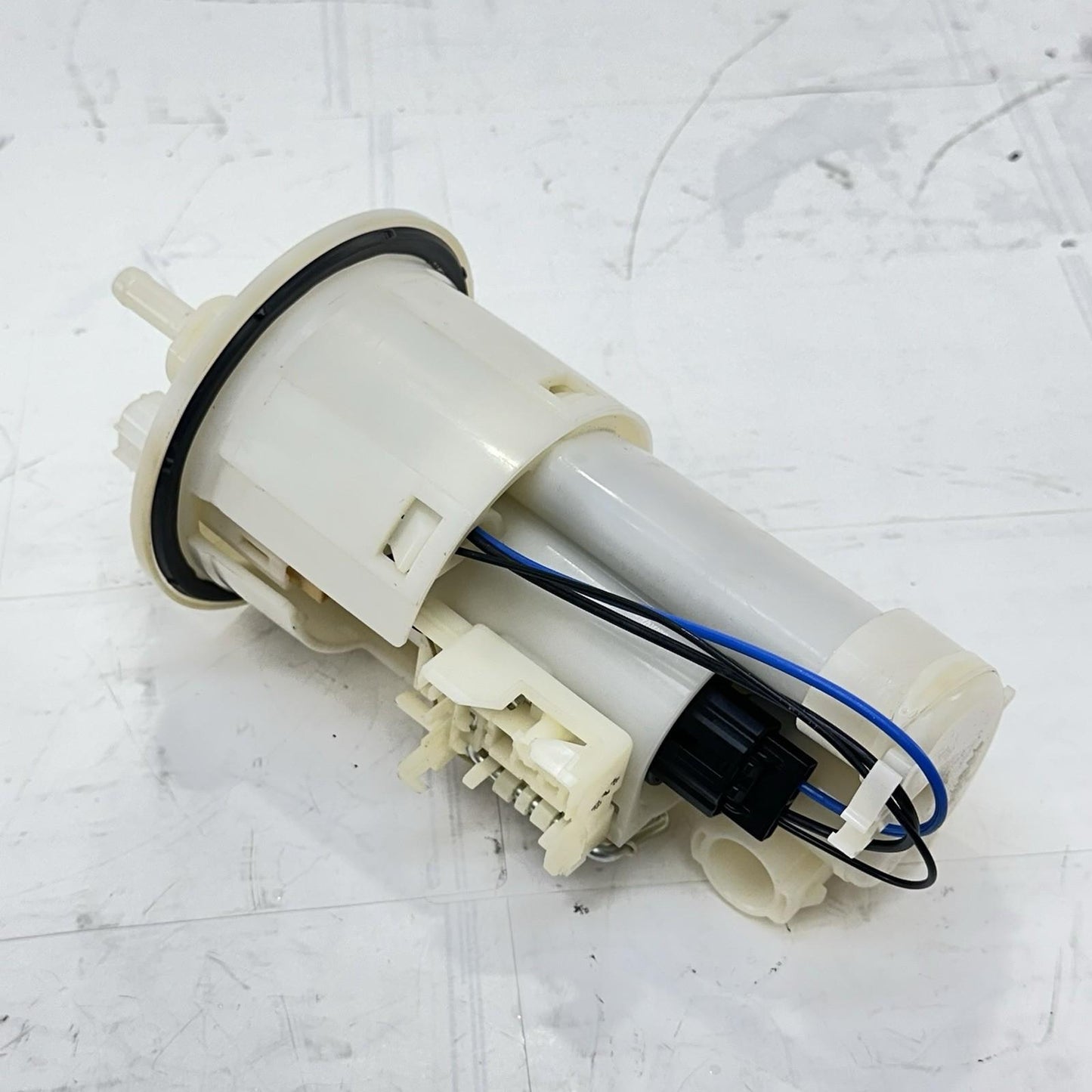 2009 - 2014 YAMAHA YZF R1 FUEL PUMP GAS PETROL SENDING UNIT BOLTS LINES HOSES