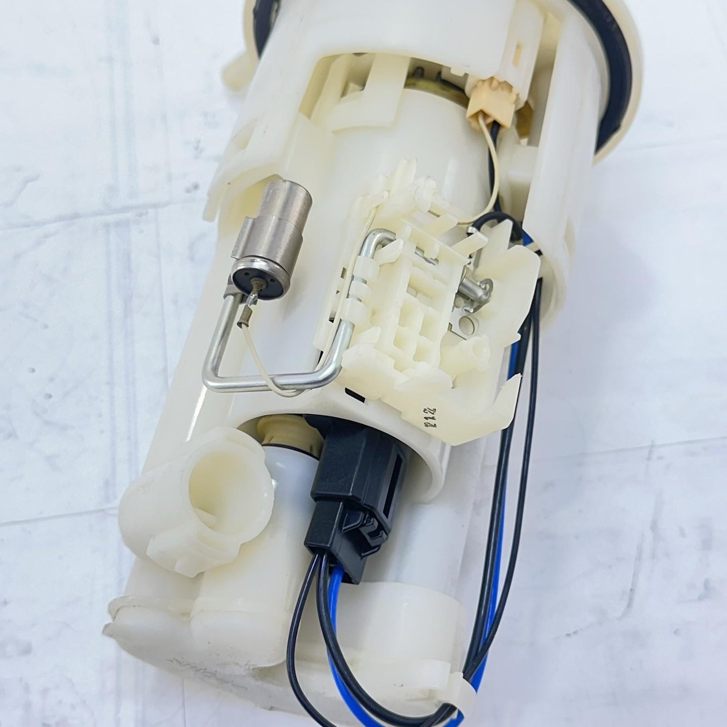 2009 - 2014 YAMAHA YZF R1 FUEL PUMP GAS PETROL SENDING UNIT BOLTS LINES HOSES